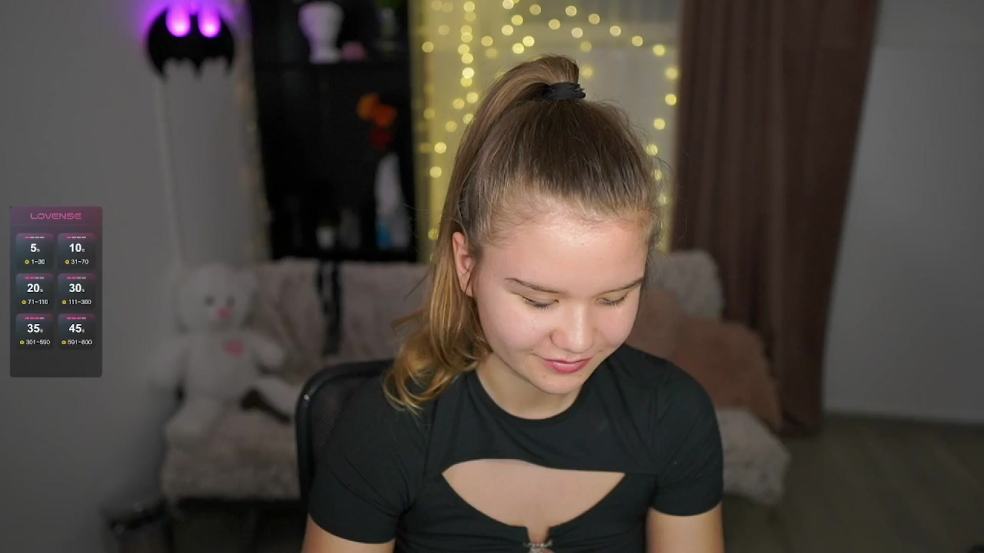 Gallery image thumbnail from Alaina__Fox's myfreecams stream on, 05/22/2024, 15:38 image 3 of 20