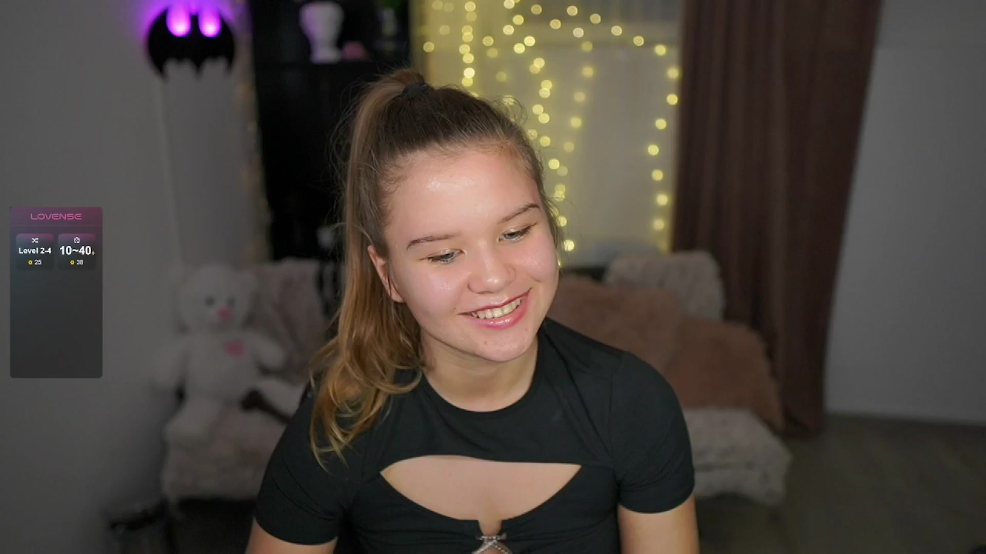 Gallery image thumbnail from Alaina__Fox's myfreecams stream on, 05/22/2024, 15:38 image 2 of 20