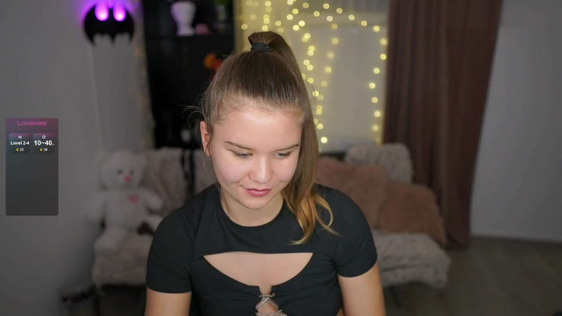 Gallery image thumbnail from Alaina__Fox's myfreecams stream on, 05/22/2024, 15:38 image 7 of 20
