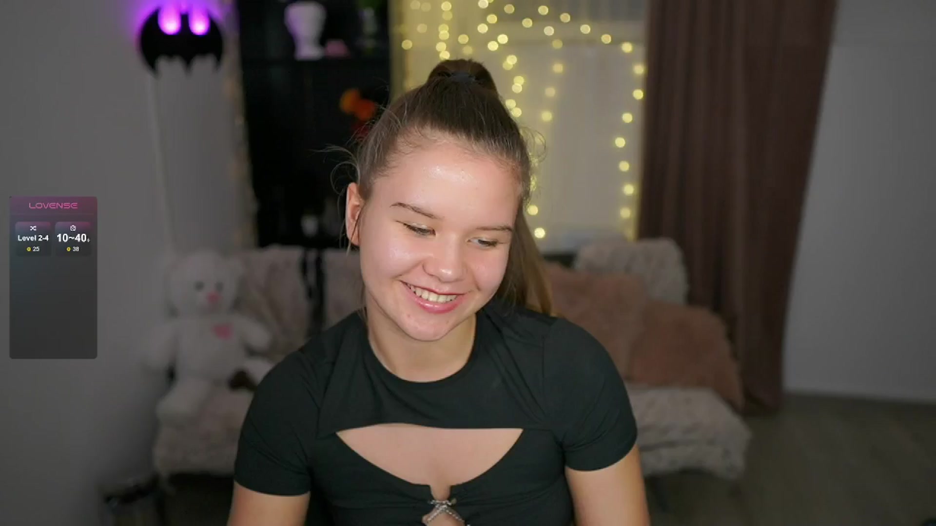 Gallery image thumbnail from Alaina__Fox's myfreecams stream on, 05/22/2024, 15:38 image 1 of 20