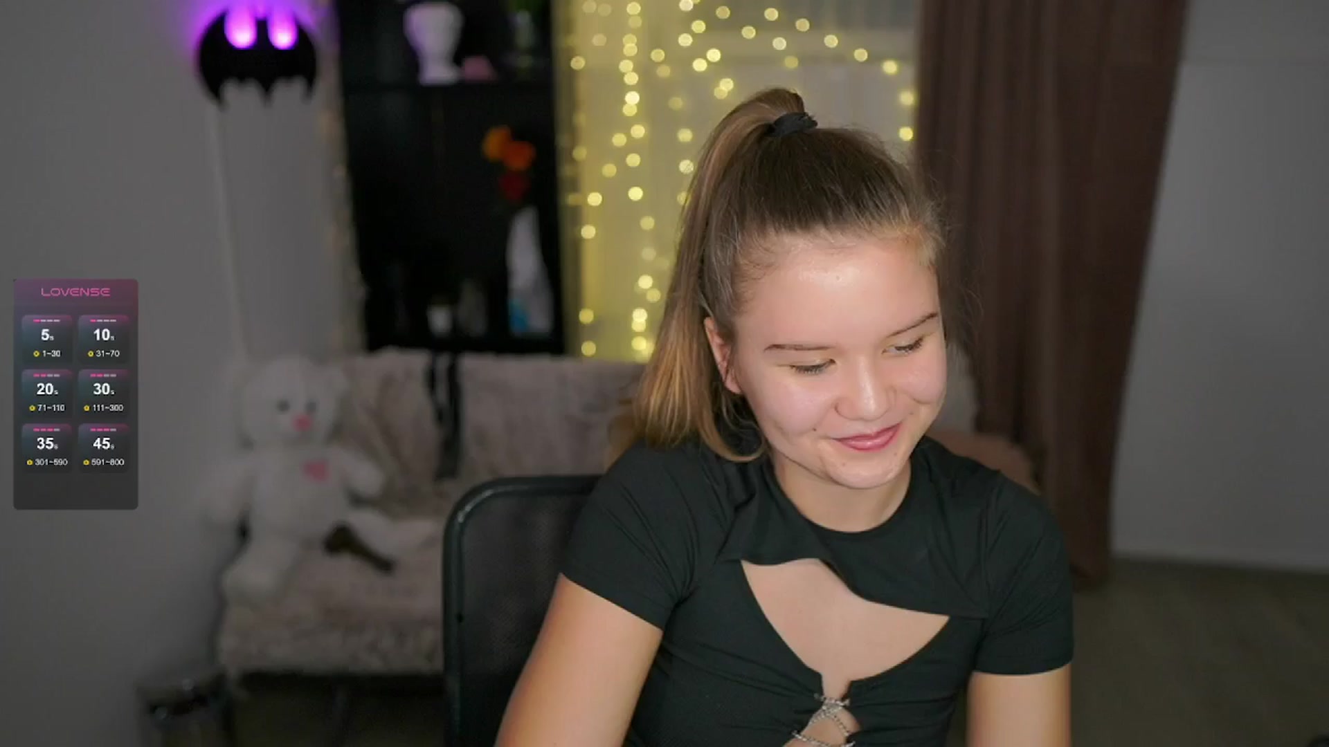 Gallery image thumbnail from Alaina__Fox's myfreecams stream on, 05/22/2024, 15:38 image 4 of 20