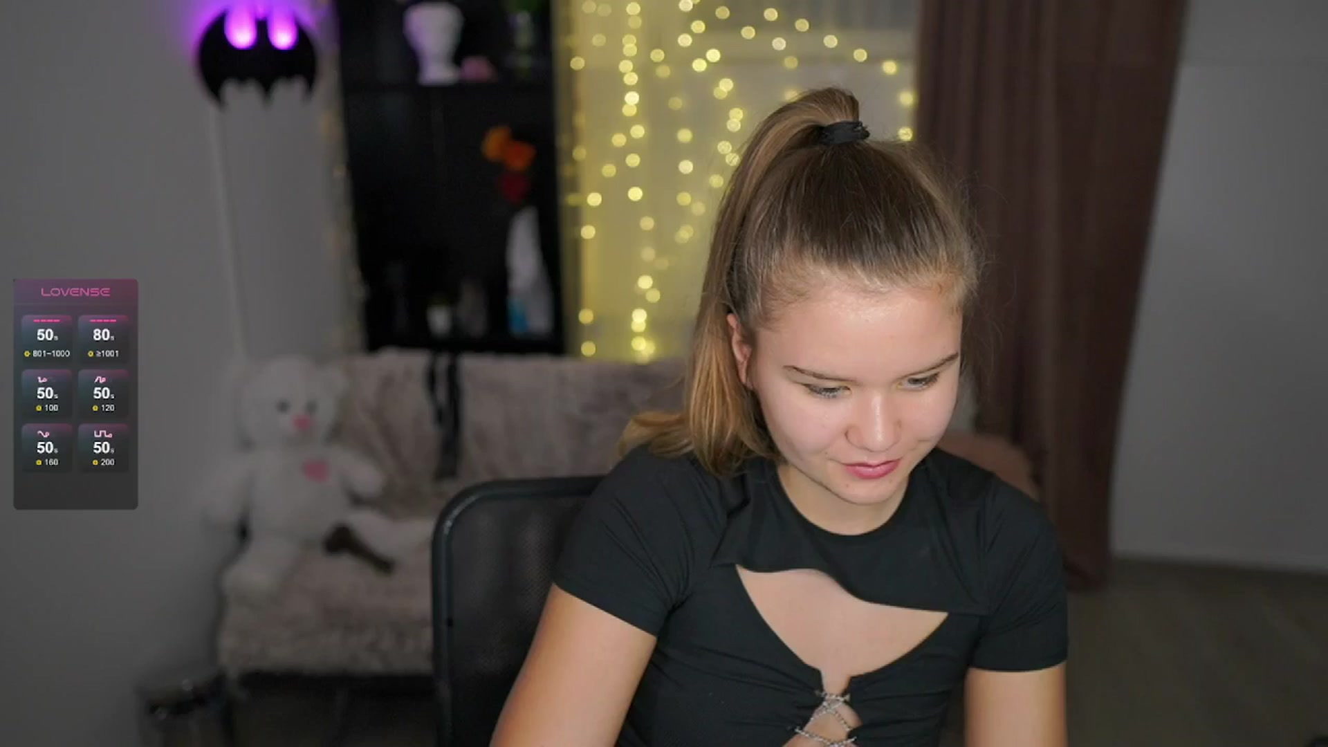Gallery image thumbnail from Alaina__Fox's myfreecams stream on, 05/22/2024, 15:38 image 5 of 20