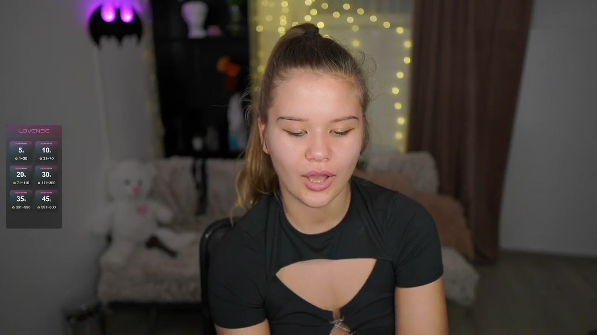 Gallery image thumbnail from Alaina__Fox's myfreecams stream on, 05/22/2024, 16:37 image 7 of 20