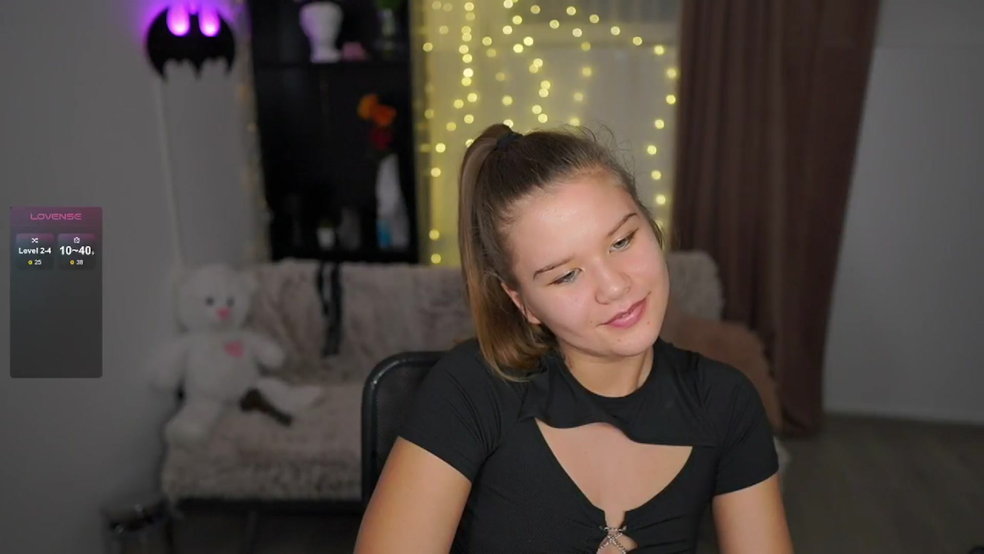 Gallery image thumbnail from Alaina__Fox's myfreecams stream on, 05/22/2024, 16:37 image 2 of 20
