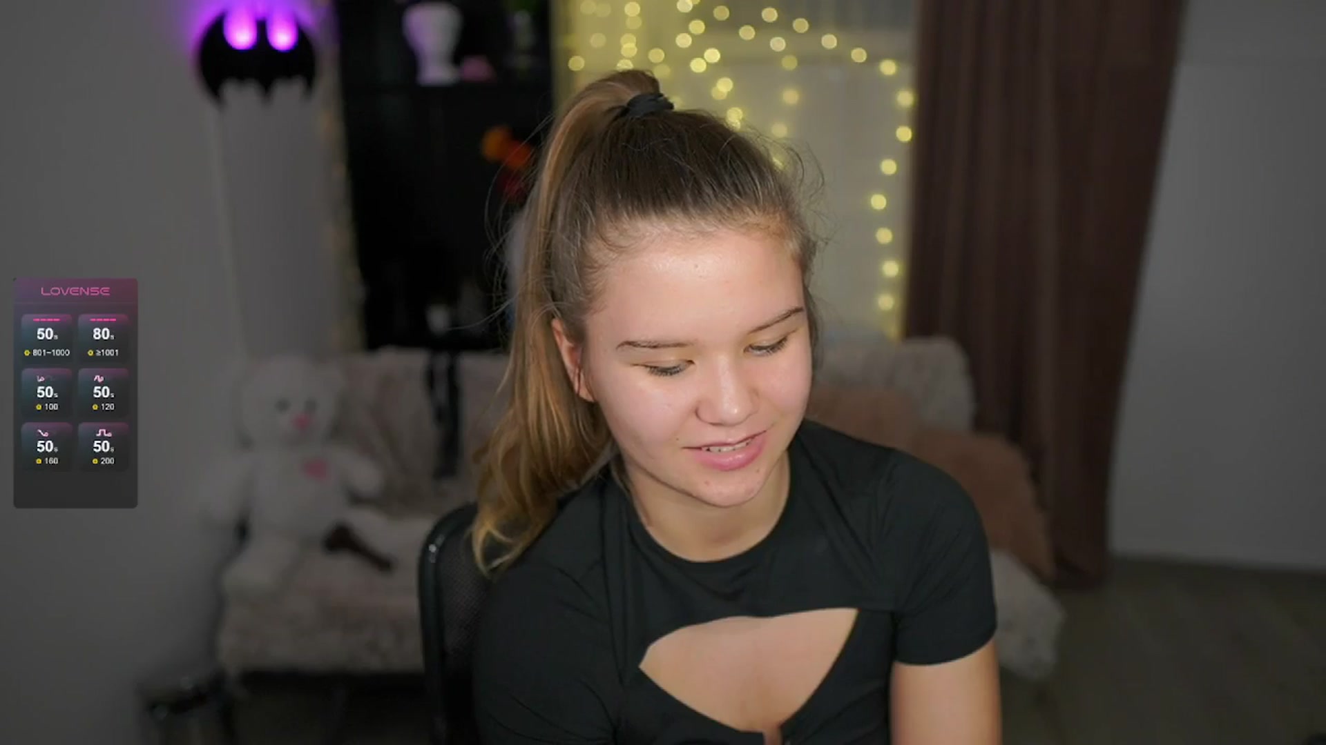 Gallery image thumbnail from Alaina__Fox's myfreecams stream on, 05/22/2024, 16:37 image 6 of 20