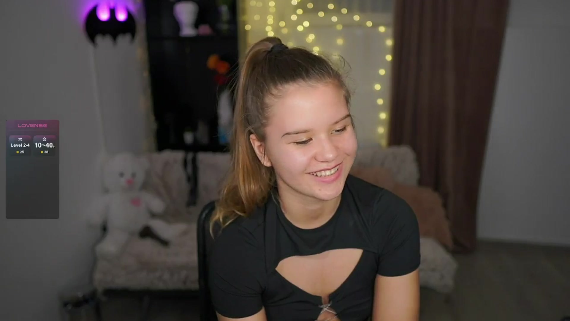 Gallery image thumbnail from Alaina__Fox's myfreecams stream on, 05/22/2024, 16:37 image 5 of 20
