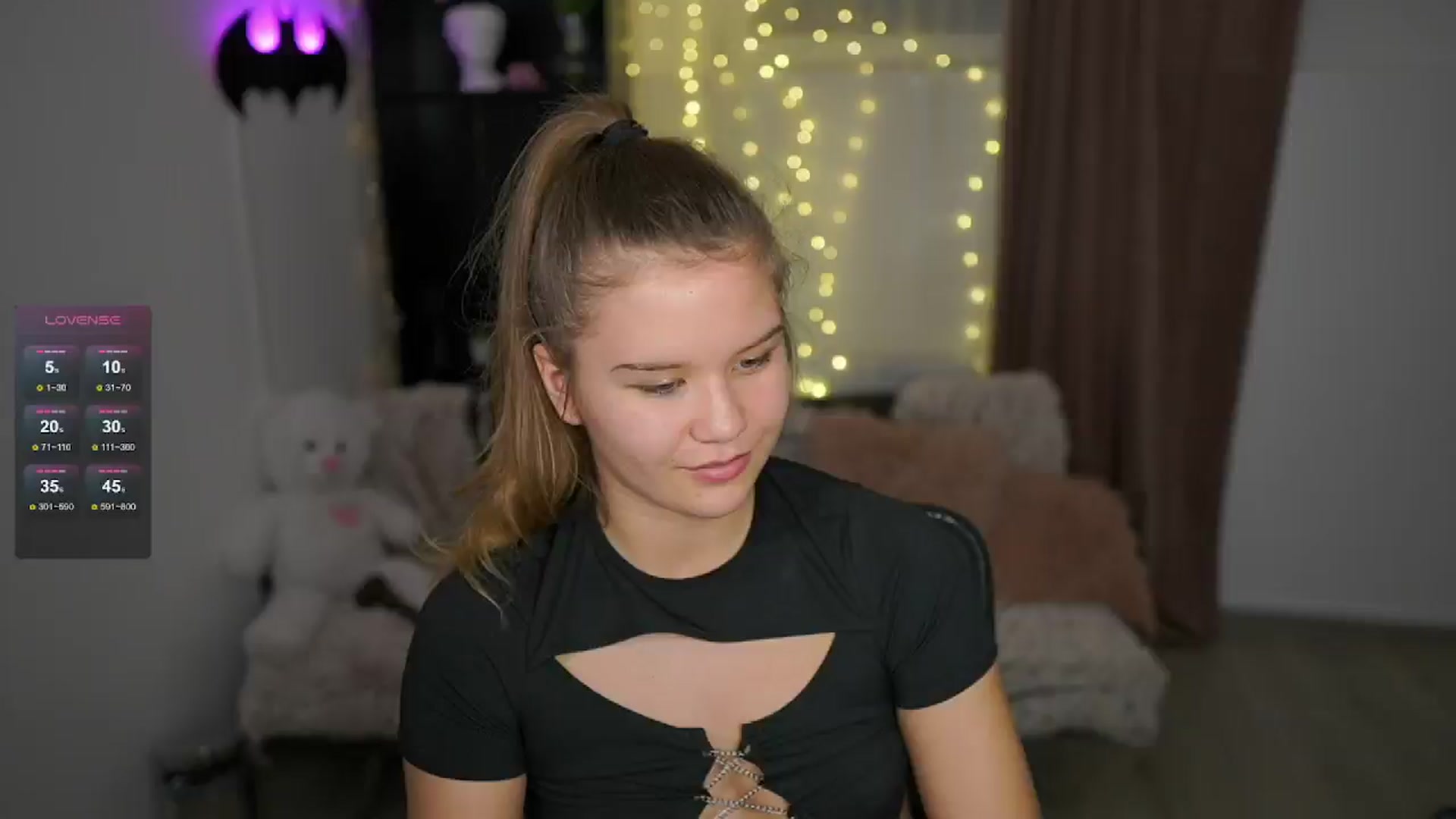 Gallery image thumbnail from Alaina__Fox's myfreecams stream on, 05/22/2024, 16:37 image 1 of 20