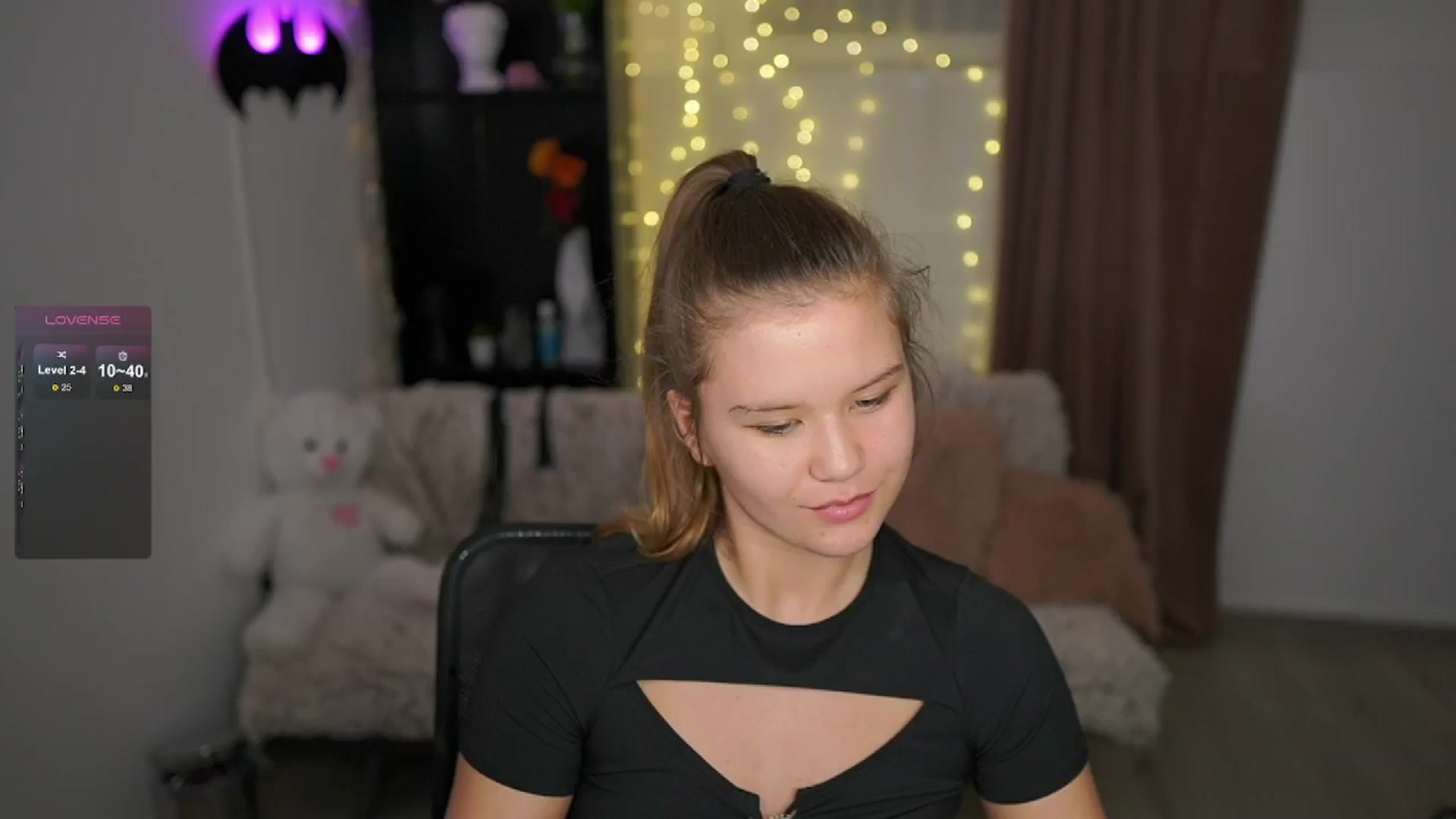 Gallery image thumbnail from Alaina__Fox's myfreecams stream on, 05/22/2024, 16:53 image 12 of 20