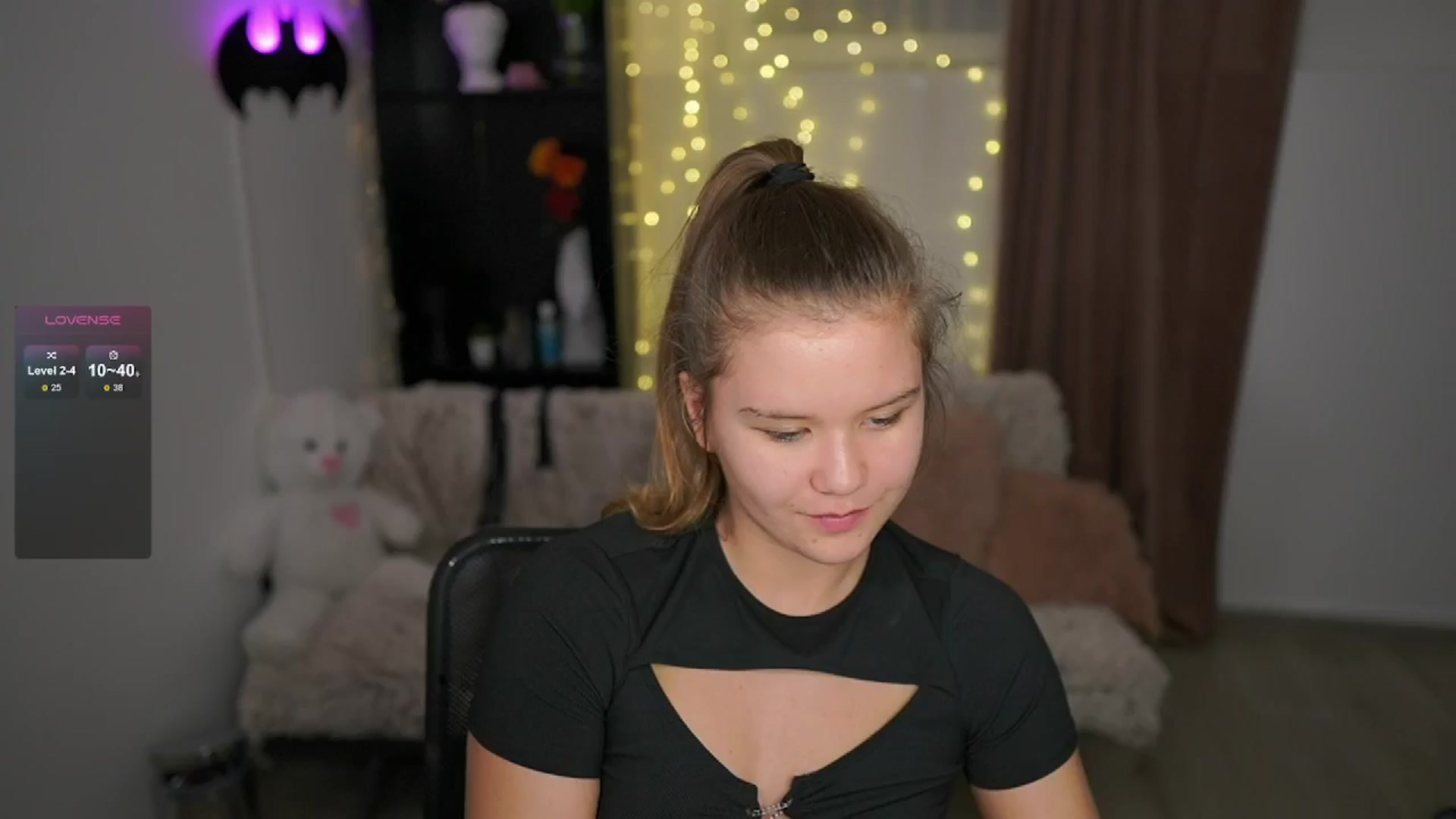 Gallery image thumbnail from Alaina__Fox's myfreecams stream on, 05/22/2024, 16:53 image 4 of 20