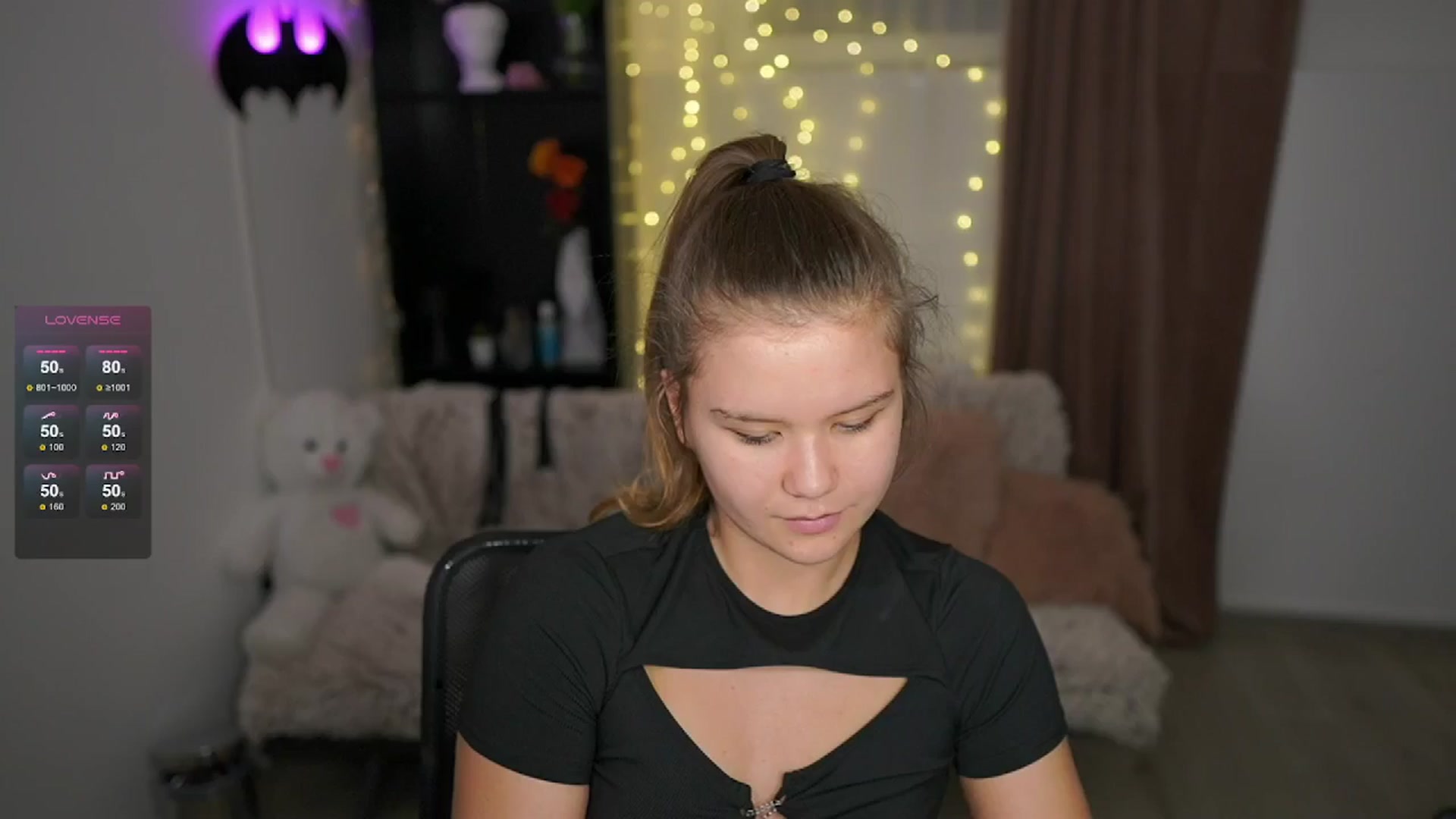 Gallery image thumbnail from Alaina__Fox's myfreecams stream on, 05/22/2024, 16:53 image 1 of 20