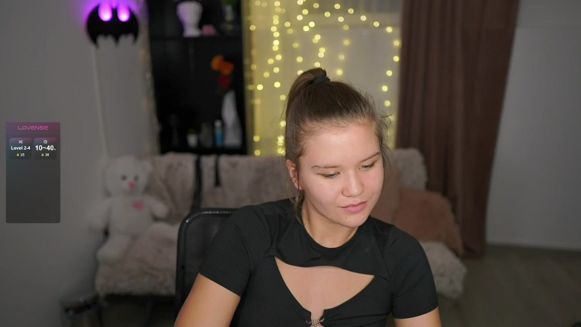 Gallery image thumbnail from Alaina__Fox's myfreecams stream on, 05/22/2024, 16:53 image 15 of 20