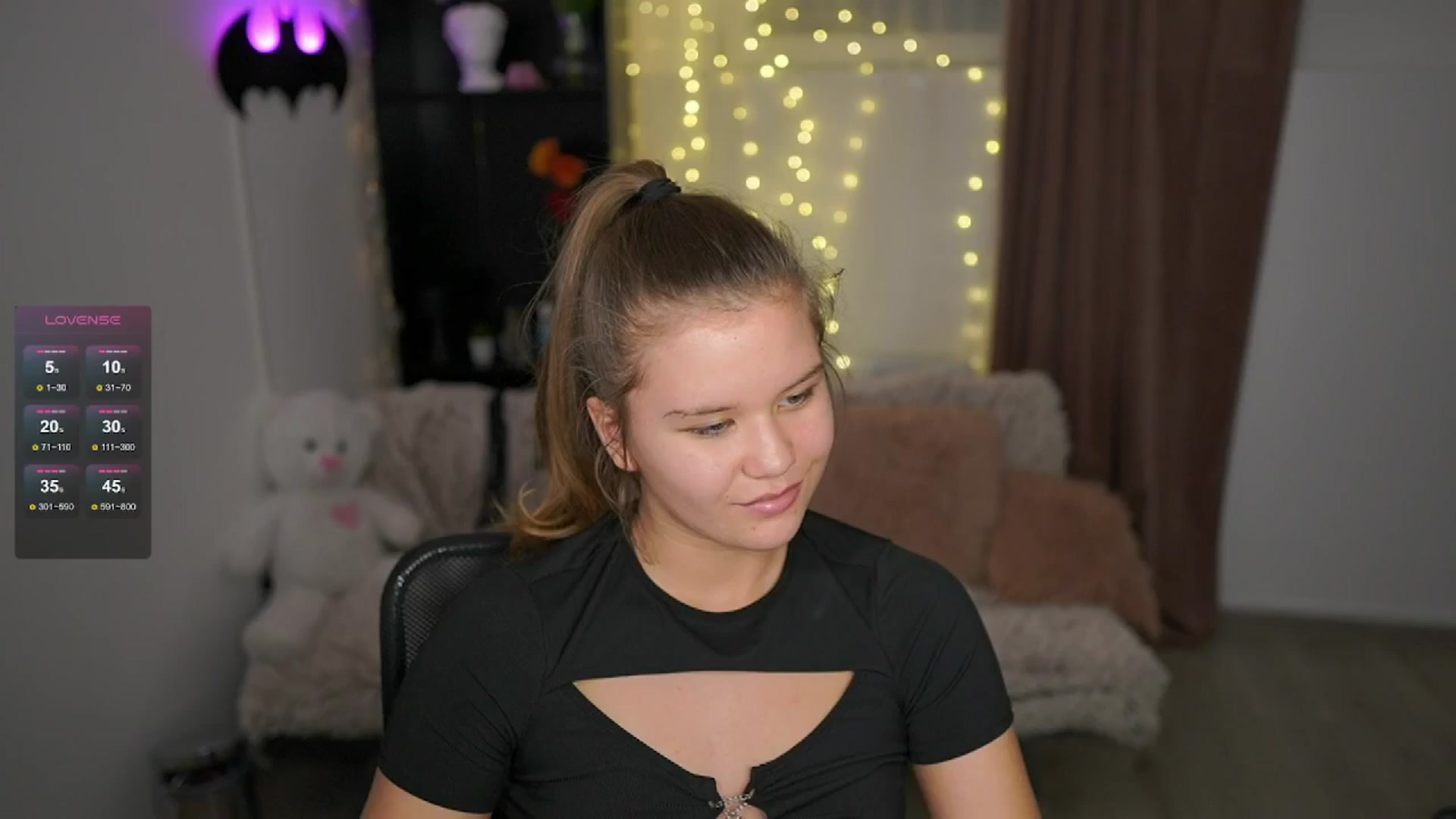 Gallery image thumbnail from Alaina__Fox's myfreecams stream on, 05/22/2024, 16:53 image 19 of 20