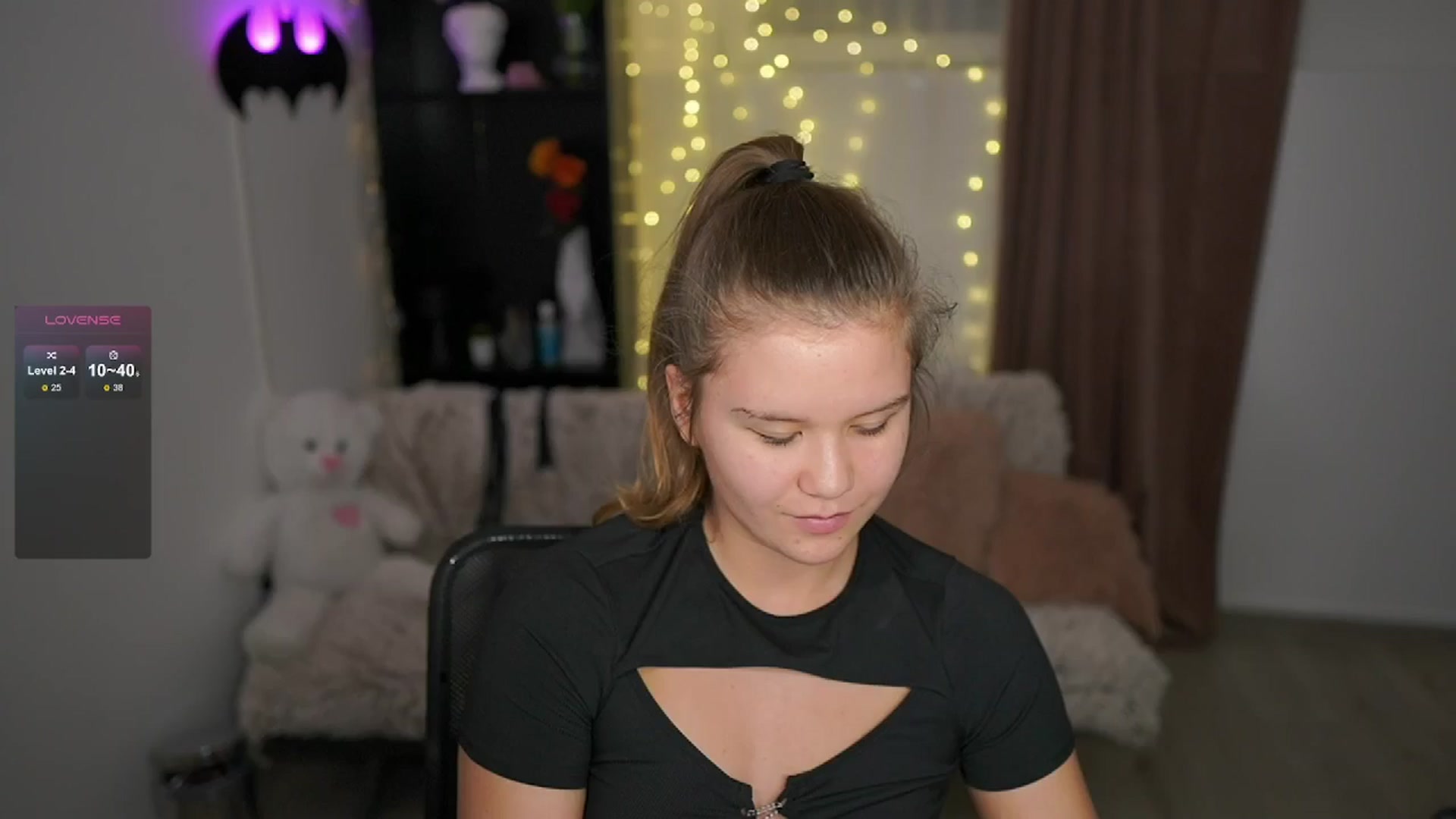 Gallery image thumbnail from Alaina__Fox's myfreecams stream on, 05/22/2024, 16:53 image 7 of 20