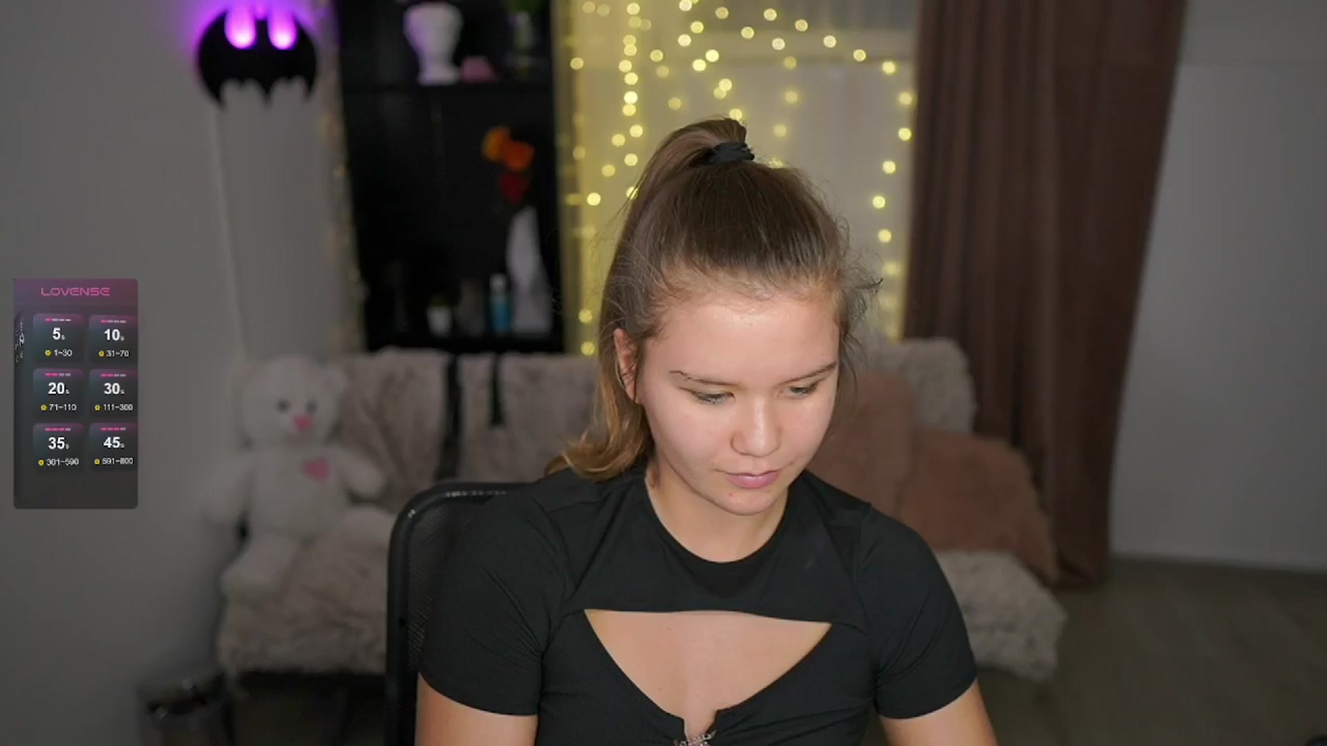 Gallery image thumbnail from Alaina__Fox's myfreecams stream on, 05/22/2024, 16:53 image 2 of 20