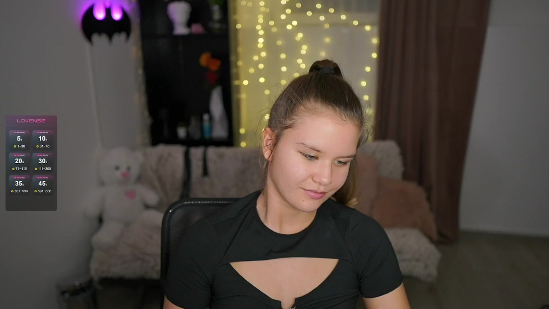 Gallery image thumbnail from Alaina__Fox's myfreecams stream on, 05/22/2024, 16:53 image 13 of 20