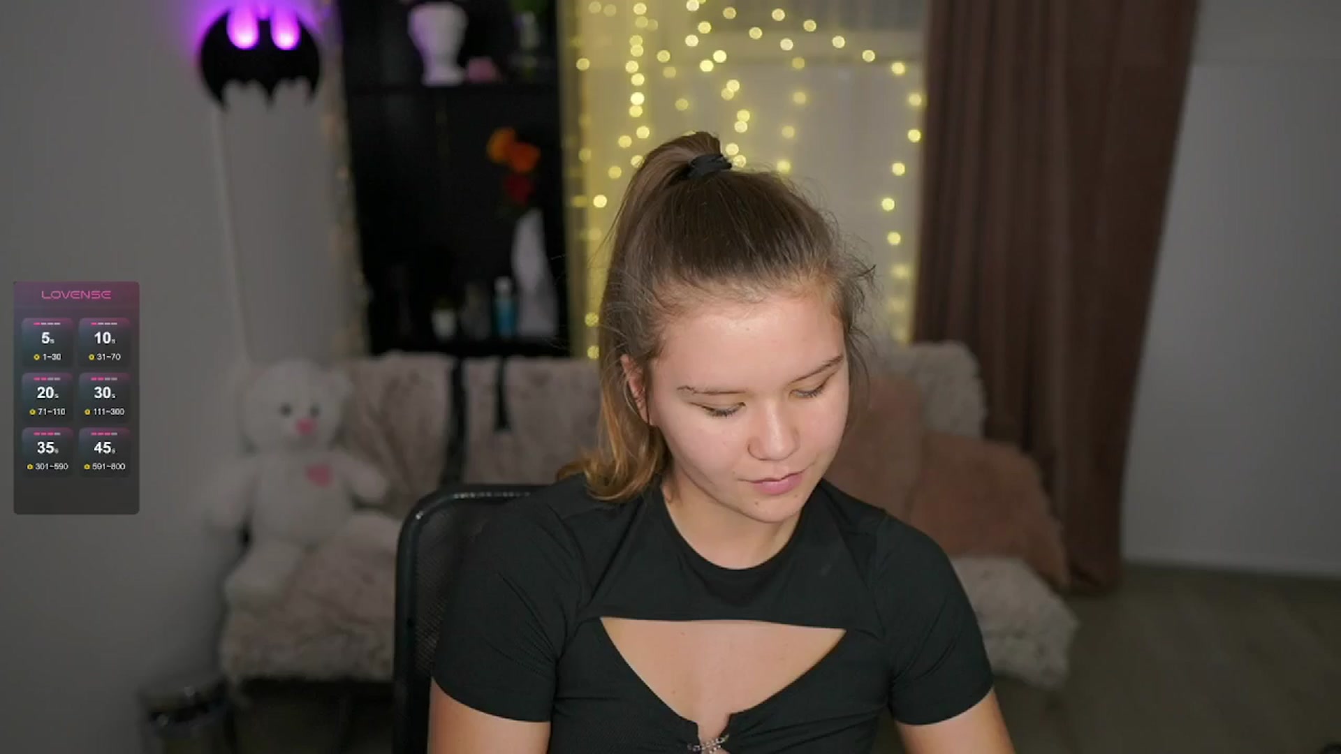 Gallery image thumbnail from Alaina__Fox's myfreecams stream on, 05/22/2024, 16:53 image 5 of 20