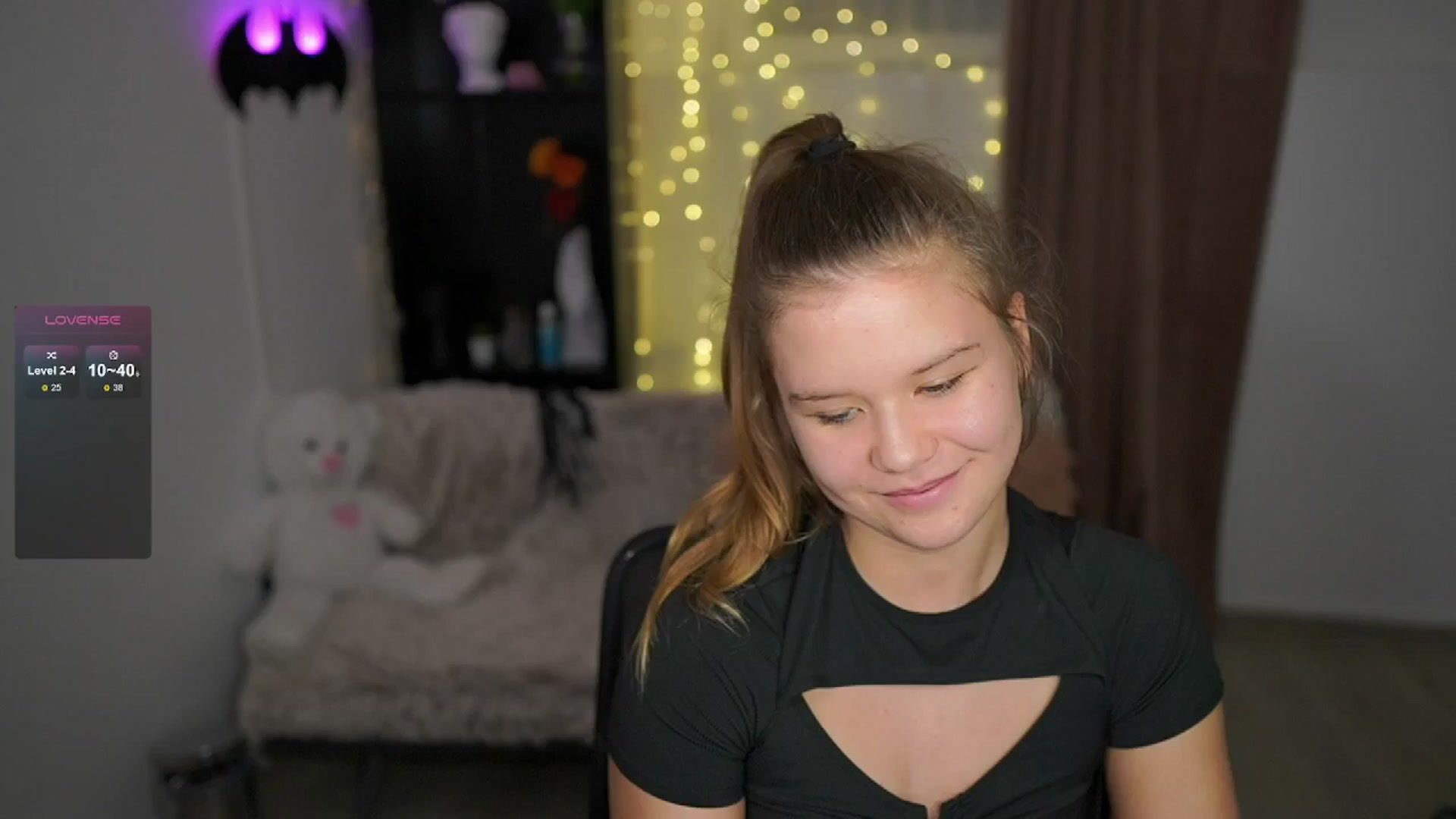 Gallery image thumbnail from Alaina__Fox's myfreecams stream on, 05/22/2024, 17:49 image 1 of 20