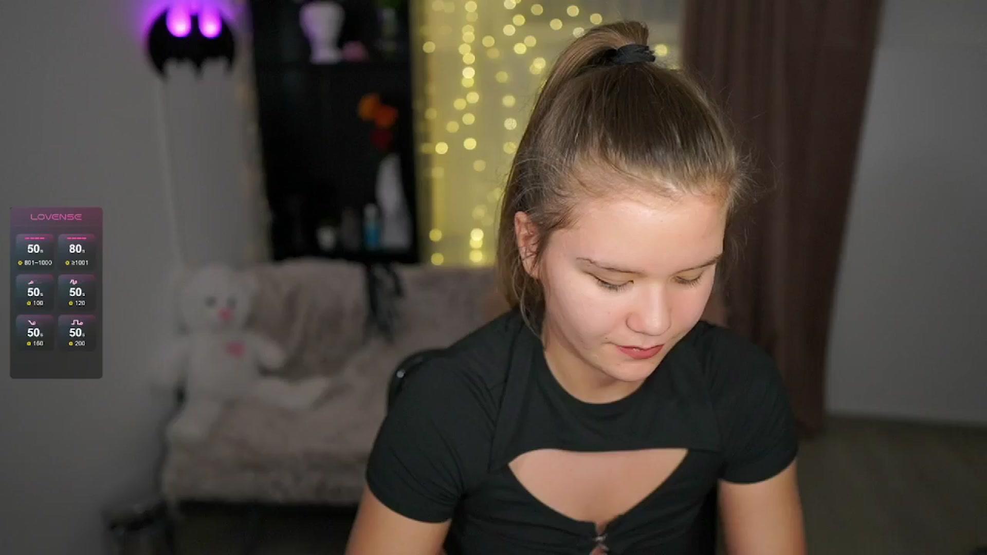 Gallery image thumbnail from Alaina__Fox's myfreecams stream on, 05/22/2024, 17:49 image 15 of 20