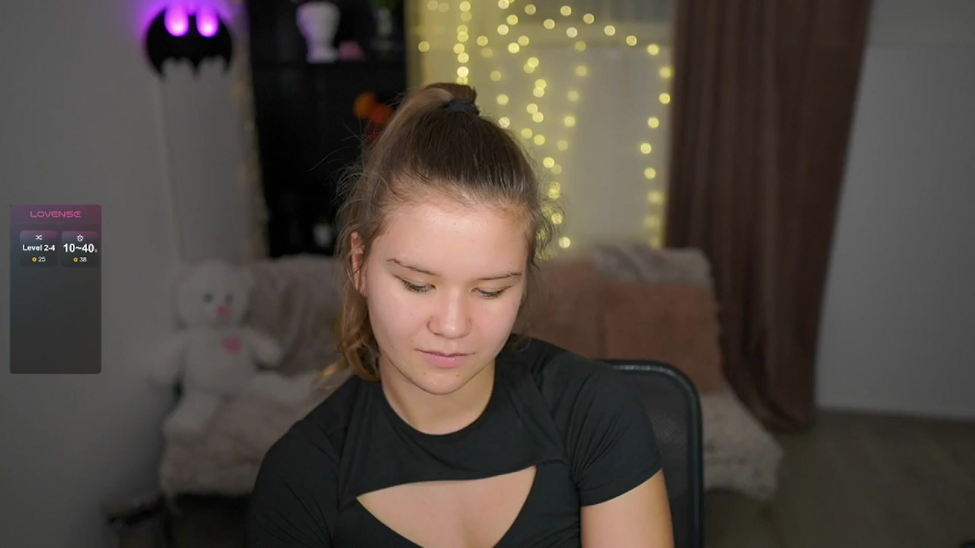 Gallery image thumbnail from Alaina__Fox's myfreecams stream on, 05/22/2024, 17:49 image 5 of 20