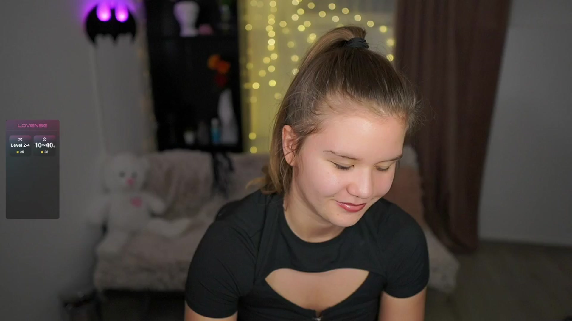 Gallery image thumbnail from Alaina__Fox's myfreecams stream on, 05/22/2024, 17:49 image 16 of 20