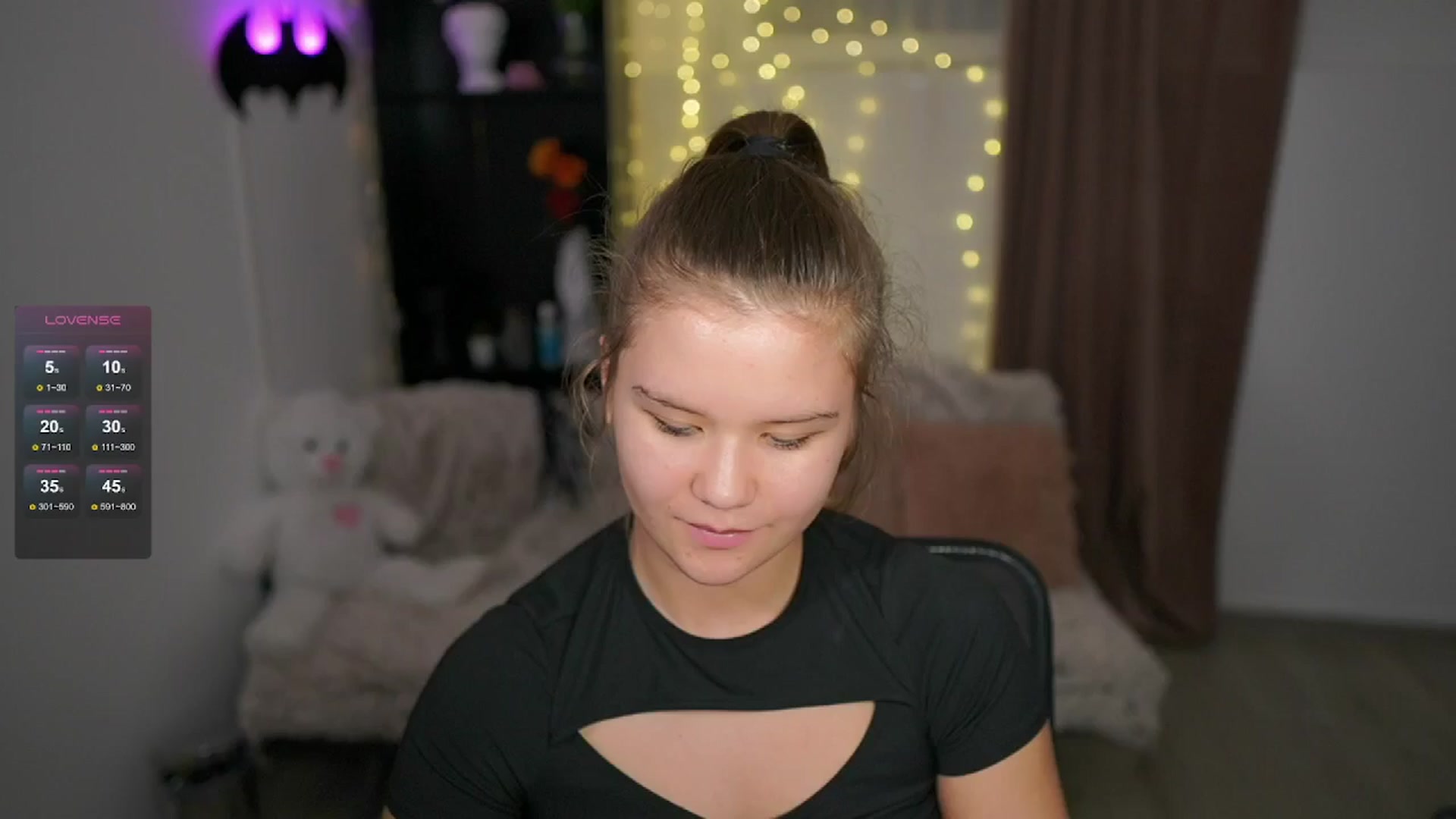 Gallery image thumbnail from Alaina__Fox's myfreecams stream on, 05/22/2024, 17:49 image 6 of 20