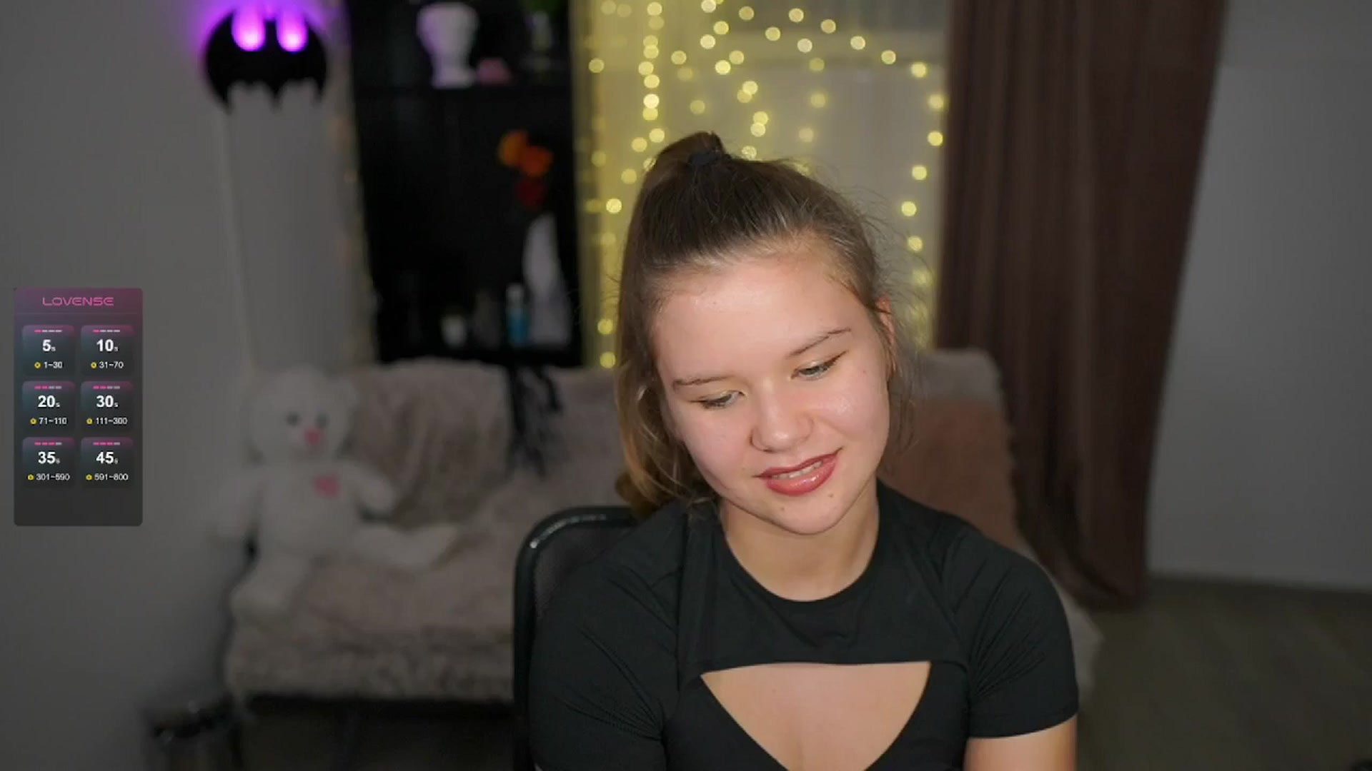Gallery image thumbnail from Alaina__Fox's myfreecams stream on, 05/22/2024, 17:49 image 12 of 20