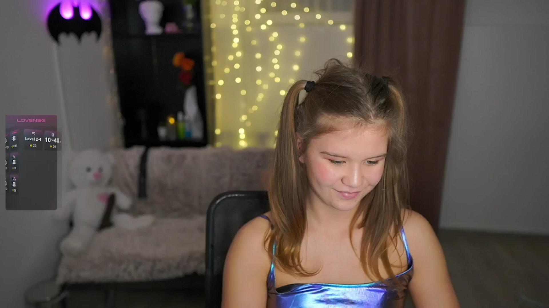 Gallery image thumbnail from Alaina__Fox's myfreecams stream on, 05/23/2024, 22:41 image 13 of 20