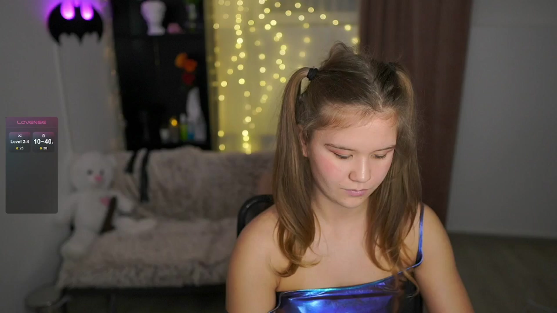 Gallery image thumbnail from Alaina__Fox's myfreecams stream on, 05/23/2024, 22:41 image 9 of 20