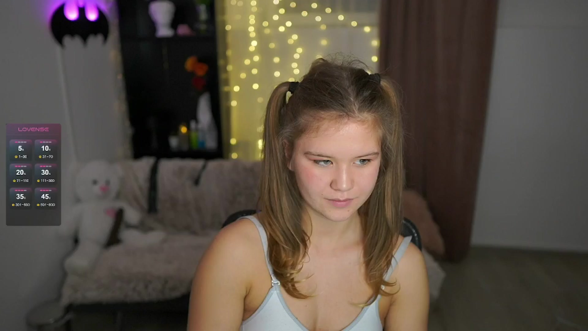 Gallery image thumbnail from Alaina__Fox's myfreecams stream on, 05/23/2024, 22:41 image 19 of 20