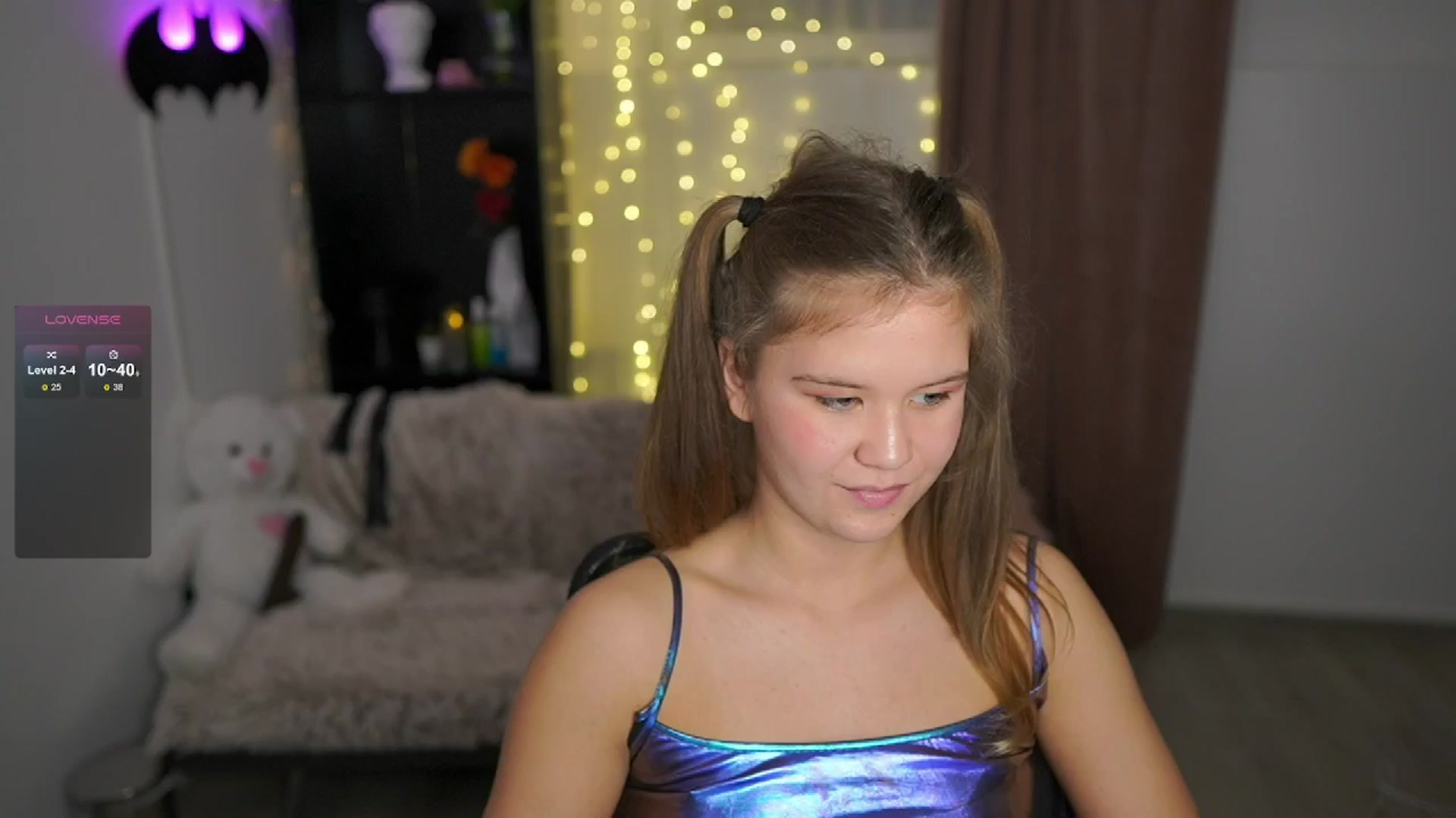Gallery image thumbnail from Alaina__Fox's myfreecams stream on, 05/23/2024, 22:41 image 10 of 20
