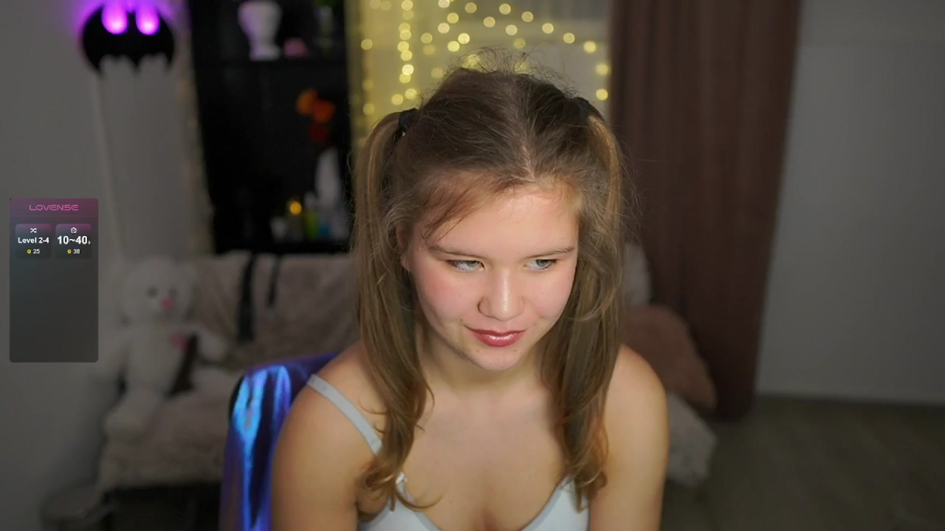 Gallery image thumbnail from Alaina__Fox's myfreecams stream on, 05/24/2024, 24:01 image 15 of 20