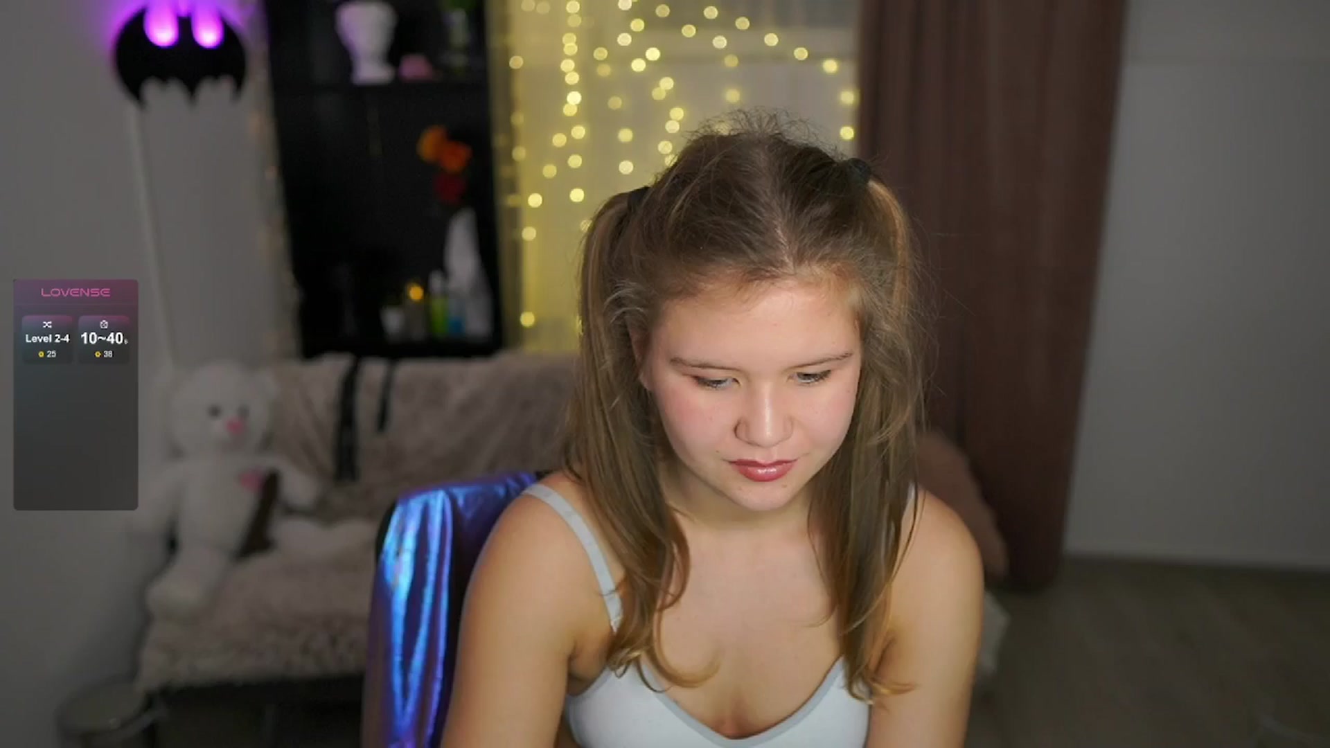 Gallery image thumbnail from Alaina__Fox's myfreecams stream on, 05/24/2024, 24:01 image 19 of 20
