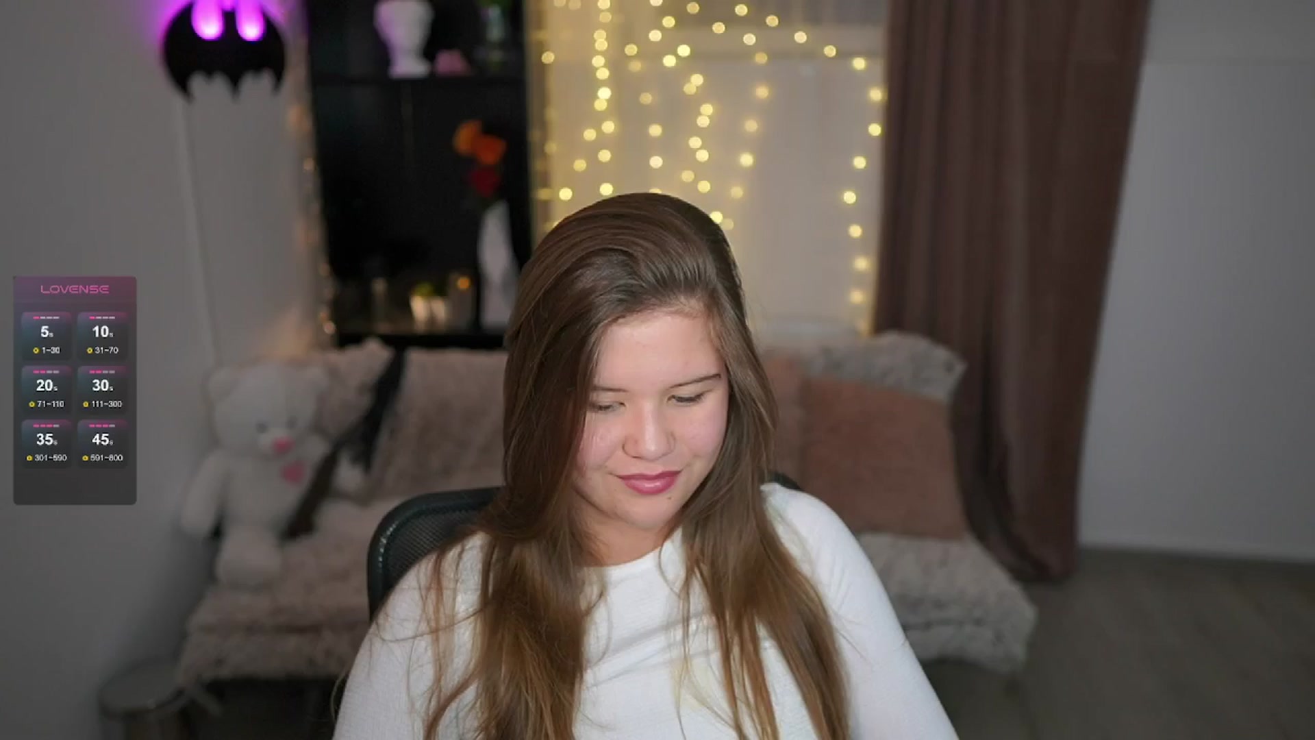 Gallery image thumbnail from Alaina__Fox's myfreecams stream on, 05/28/2024, 19:34 image 3 of 20