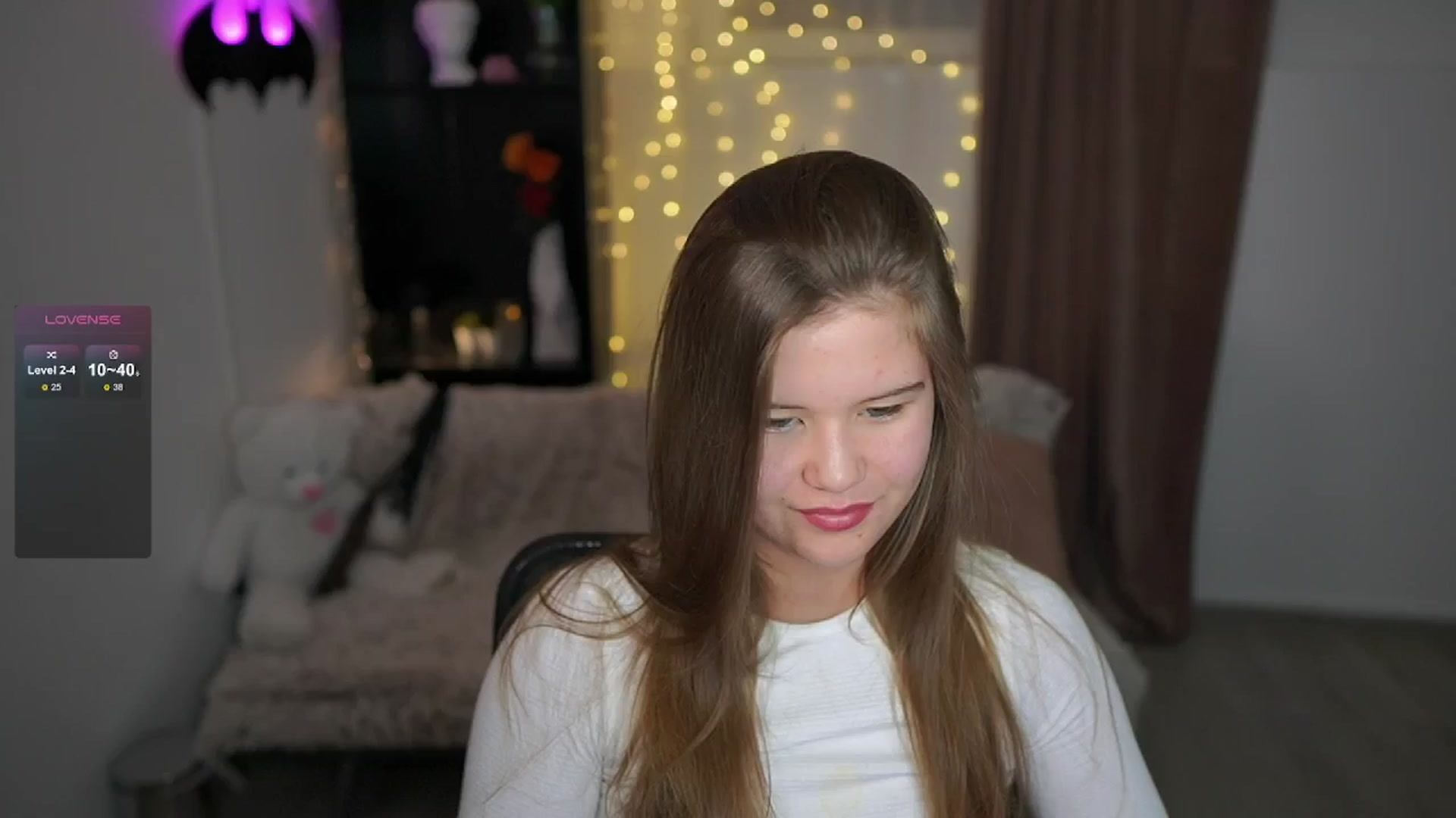 Gallery image thumbnail from Alaina__Fox's myfreecams stream on, 05/28/2024, 19:34 image 1 of 20