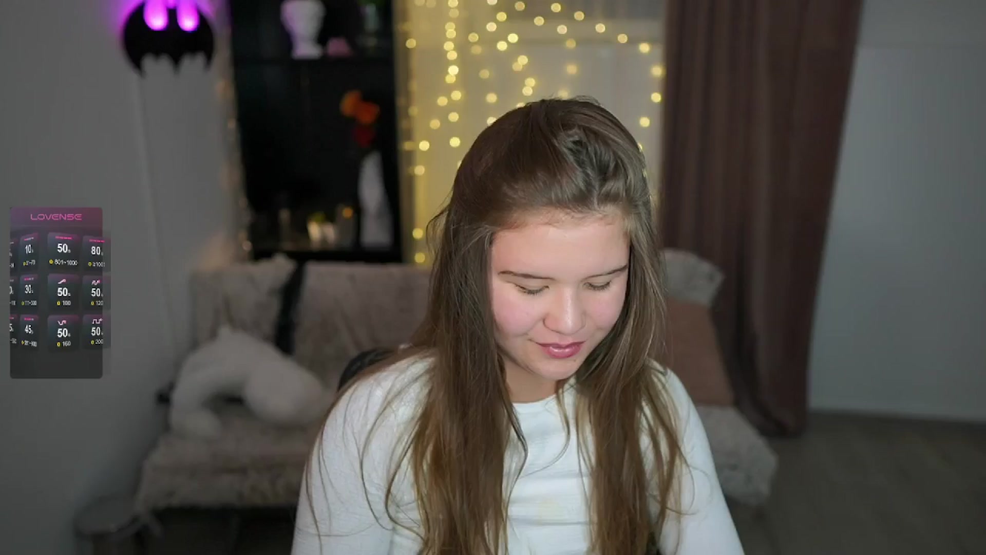 Gallery image thumbnail from Alaina__Fox's myfreecams stream on, 05/28/2024, 19:34 image 10 of 20