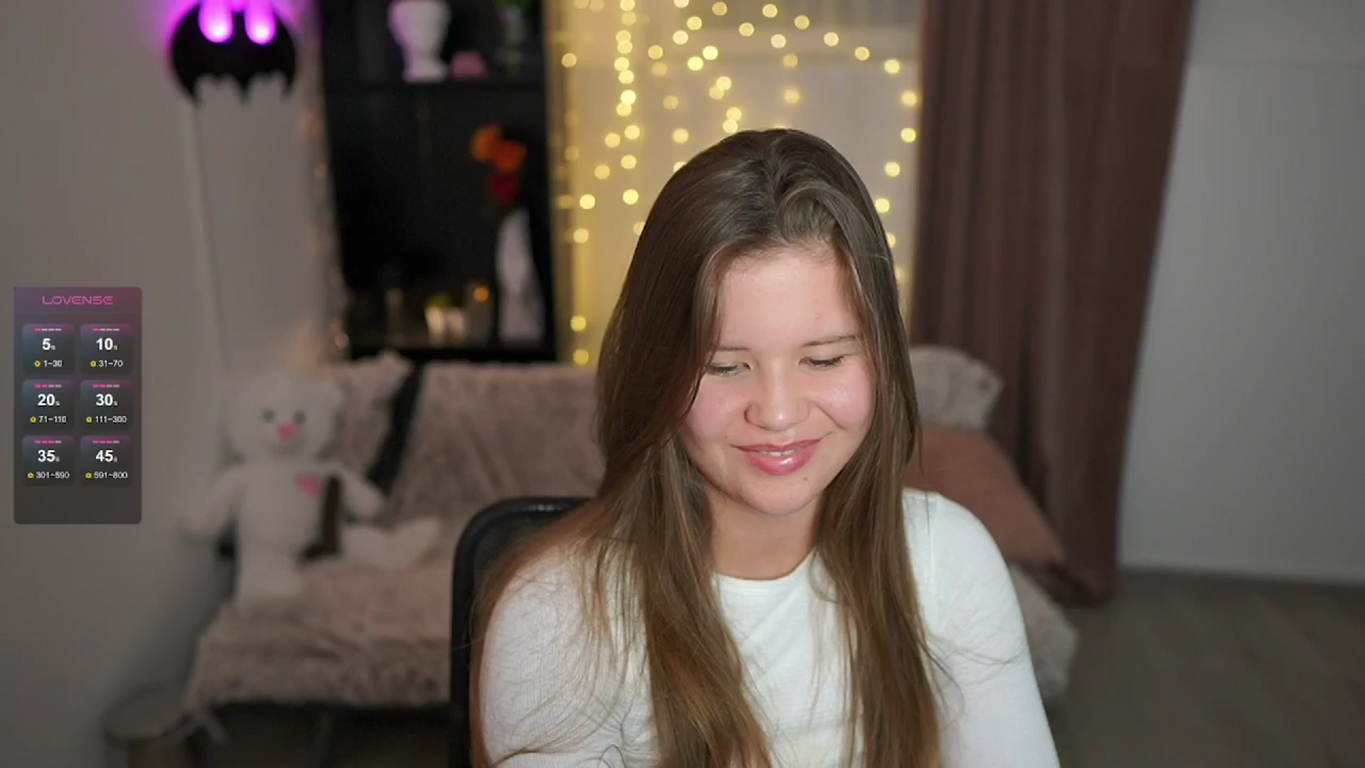Gallery image thumbnail from Alaina__Fox's myfreecams stream on, 05/28/2024, 21:38 image 3 of 20