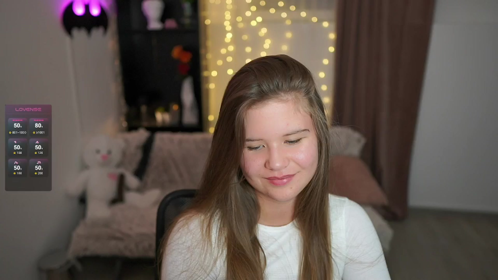 Gallery image thumbnail from Alaina__Fox's myfreecams stream on, 05/28/2024, 21:38 image 7 of 20