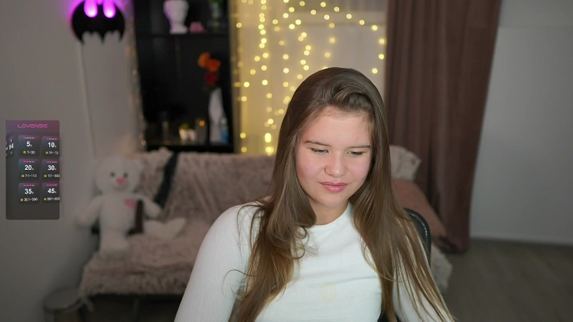 Gallery image thumbnail from Alaina__Fox's myfreecams stream on, 05/28/2024, 23:10 image 2 of 20
