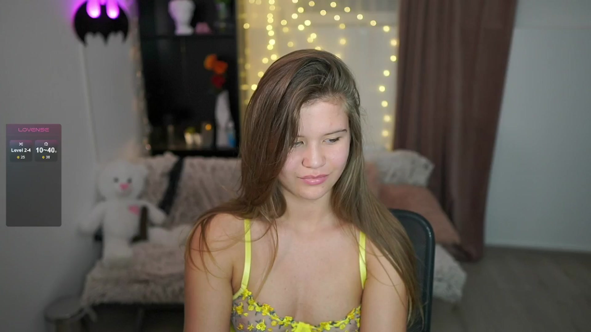 Gallery image thumbnail from Alaina__Fox's myfreecams stream on, 05/28/2024, 23:10 image 9 of 20