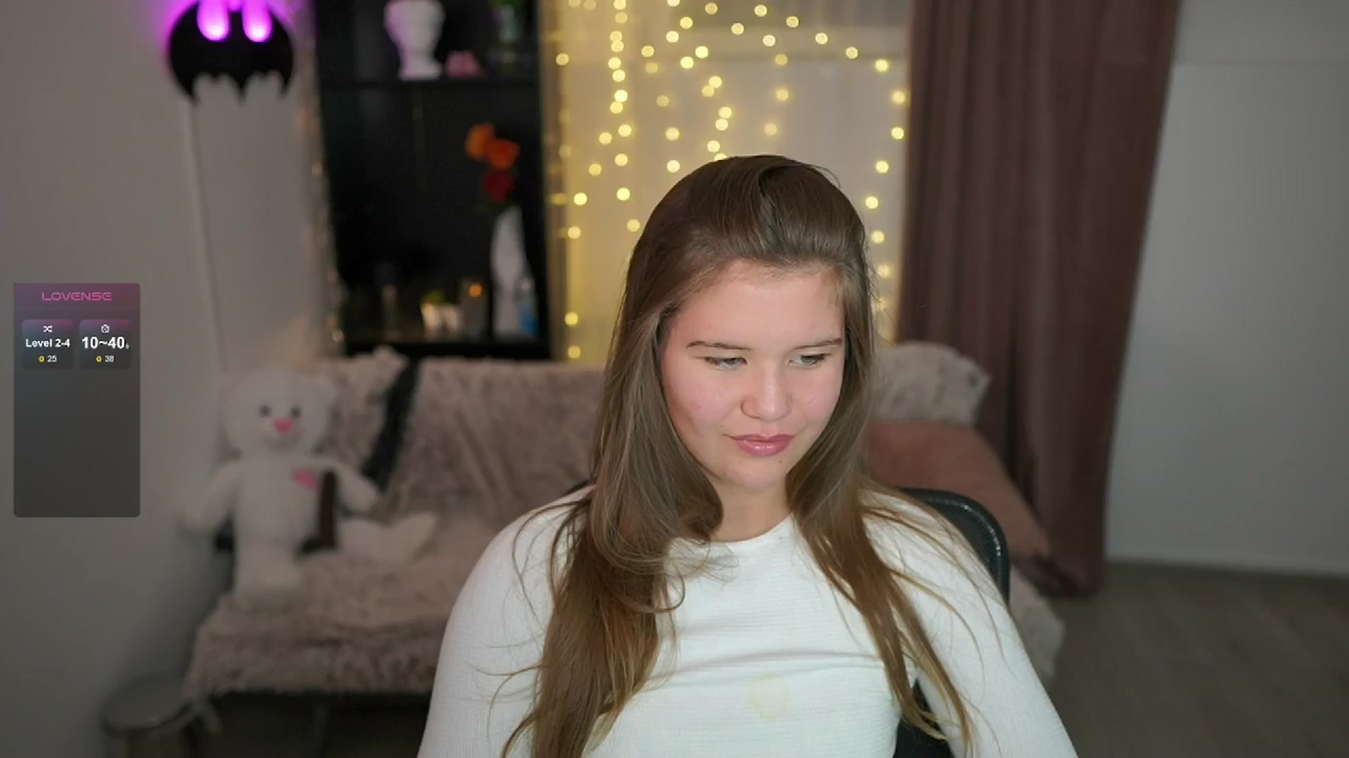 Gallery image thumbnail from Alaina__Fox's myfreecams stream on, 05/28/2024, 23:10 image 1 of 20
