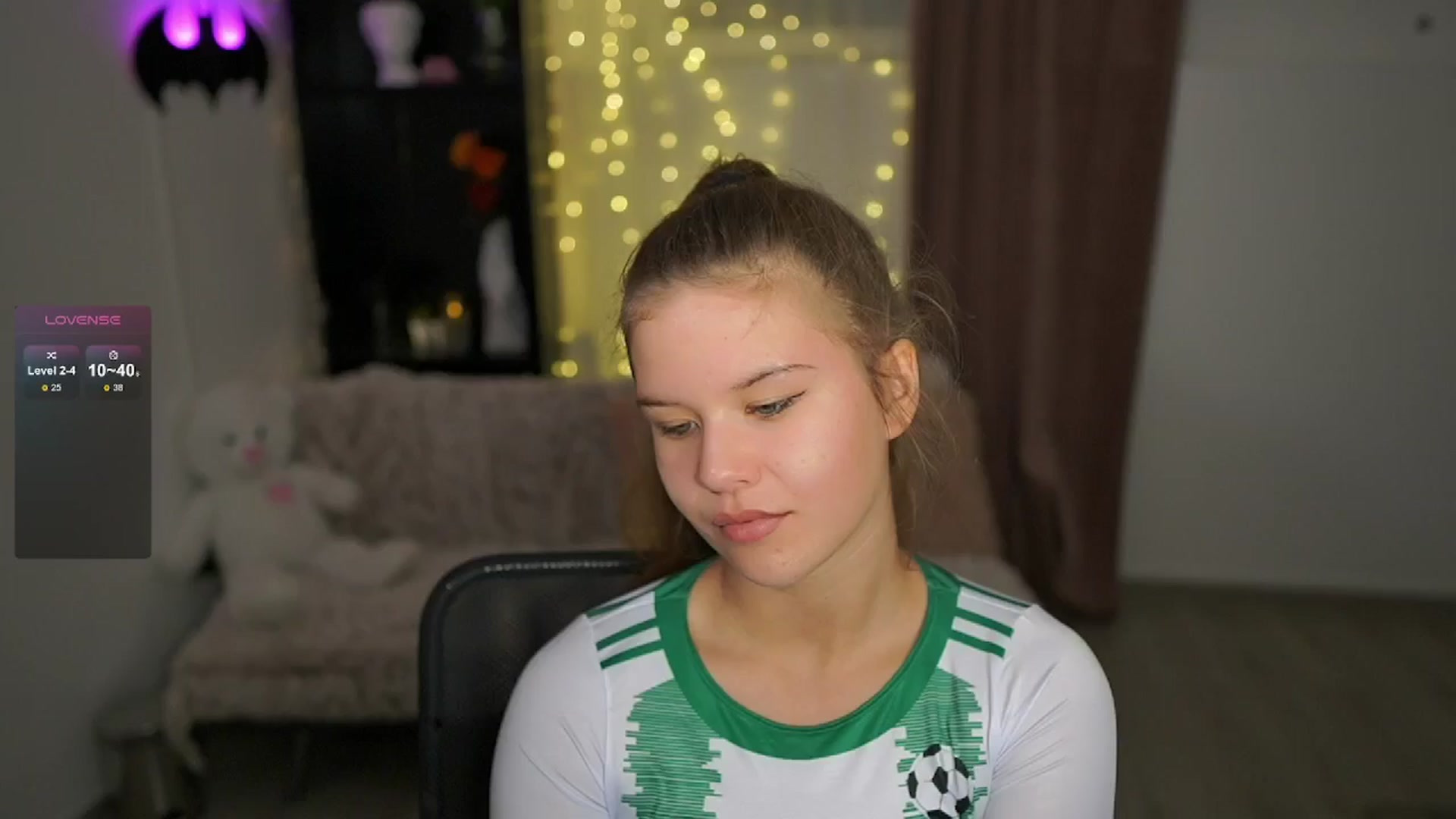 Gallery image thumbnail from Alaina__Fox's myfreecams stream on, 05/31/2024, 14:13 image 11 of 20