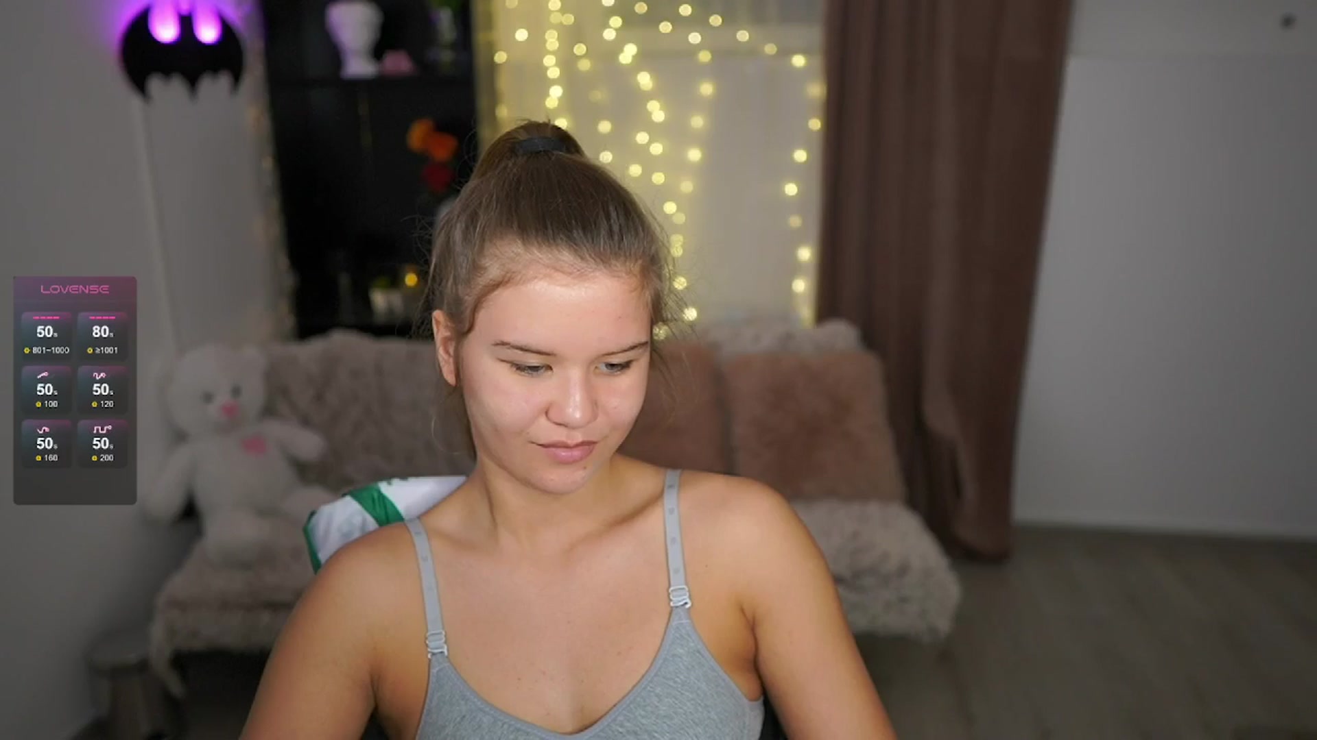 Gallery image thumbnail from Alaina__Fox's myfreecams stream on, 05/31/2024, 14:13 image 17 of 20