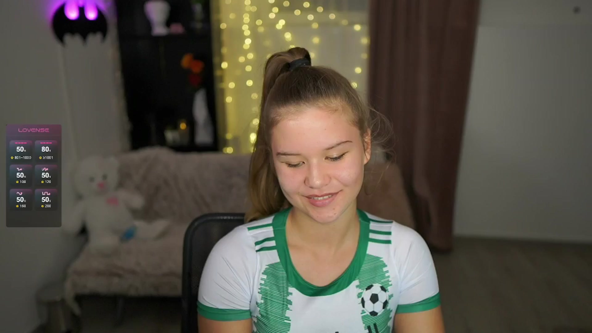 Gallery image thumbnail from Alaina__Fox's myfreecams stream on, 05/31/2024, 16:26 image 13 of 20