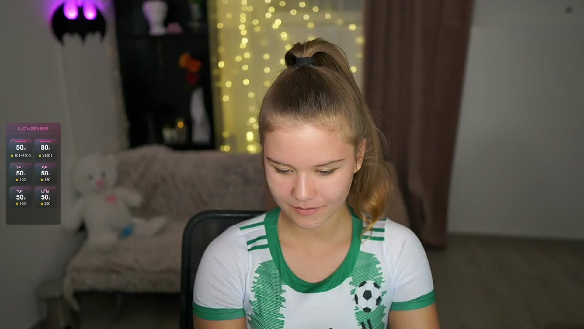 Gallery image thumbnail from Alaina__Fox's myfreecams stream on, 05/31/2024, 16:26 image 14 of 20