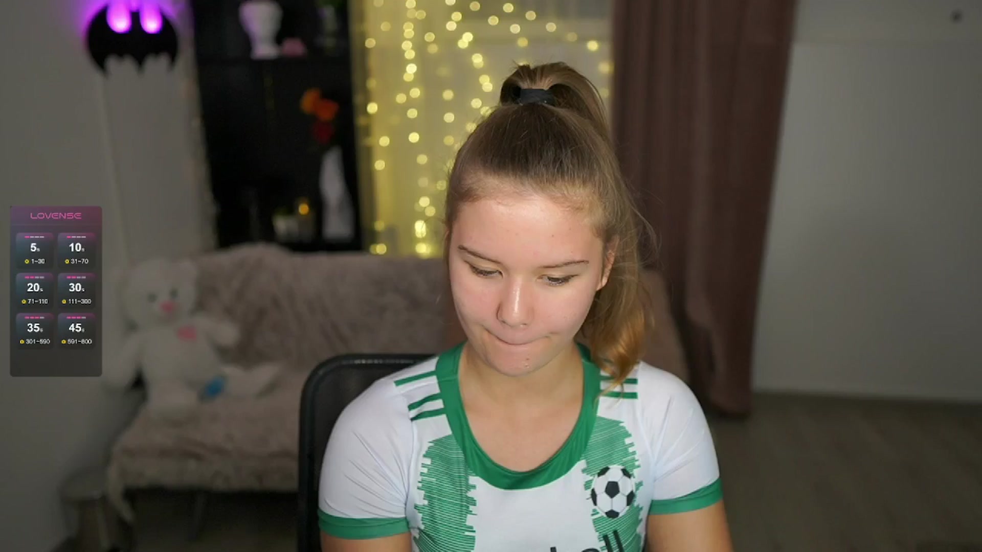 Gallery image thumbnail from Alaina__Fox's myfreecams stream on, 05/31/2024, 16:26 image 10 of 20