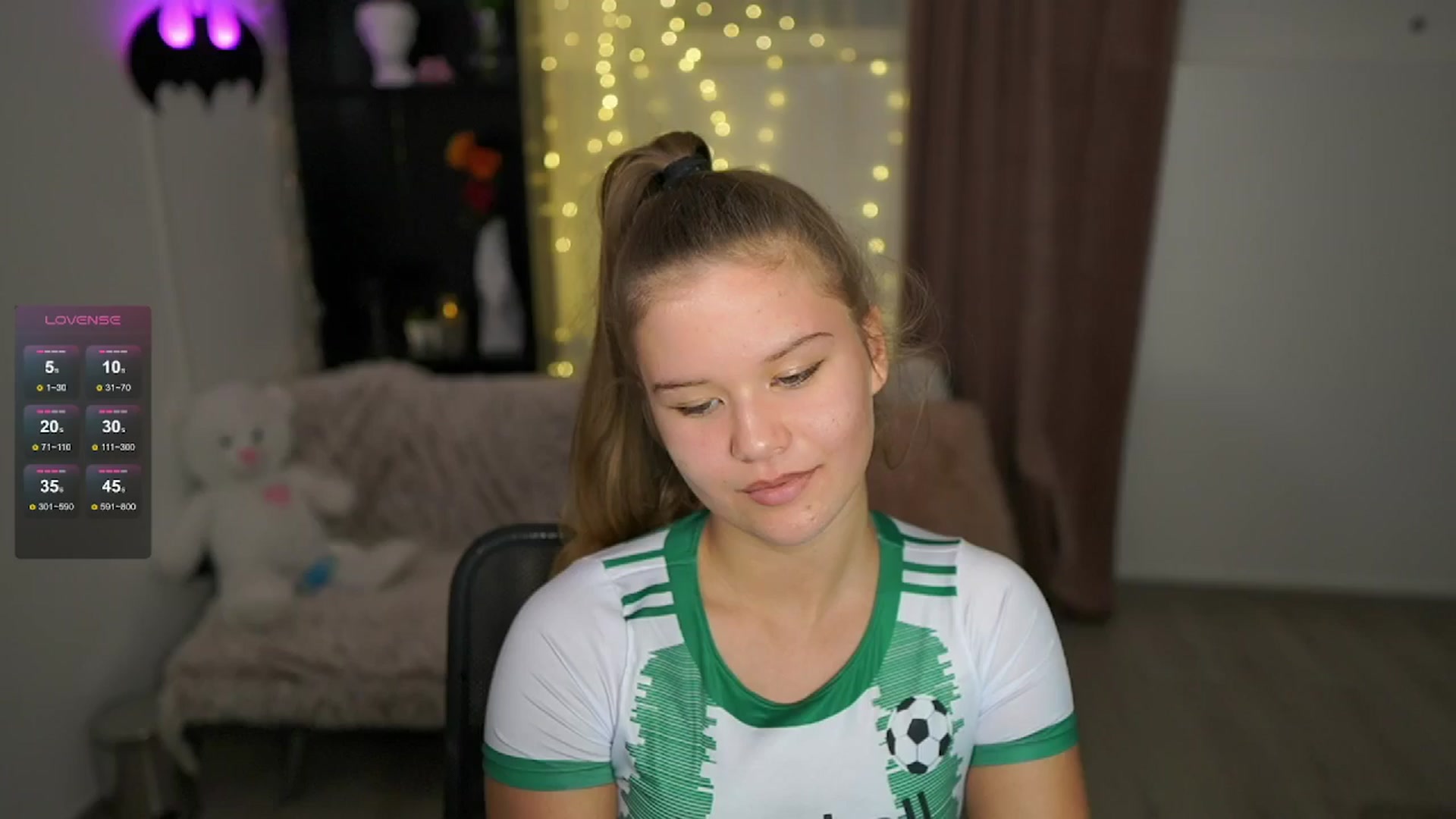 Gallery image thumbnail from Alaina__Fox's myfreecams stream on, 05/31/2024, 16:26 image 12 of 20