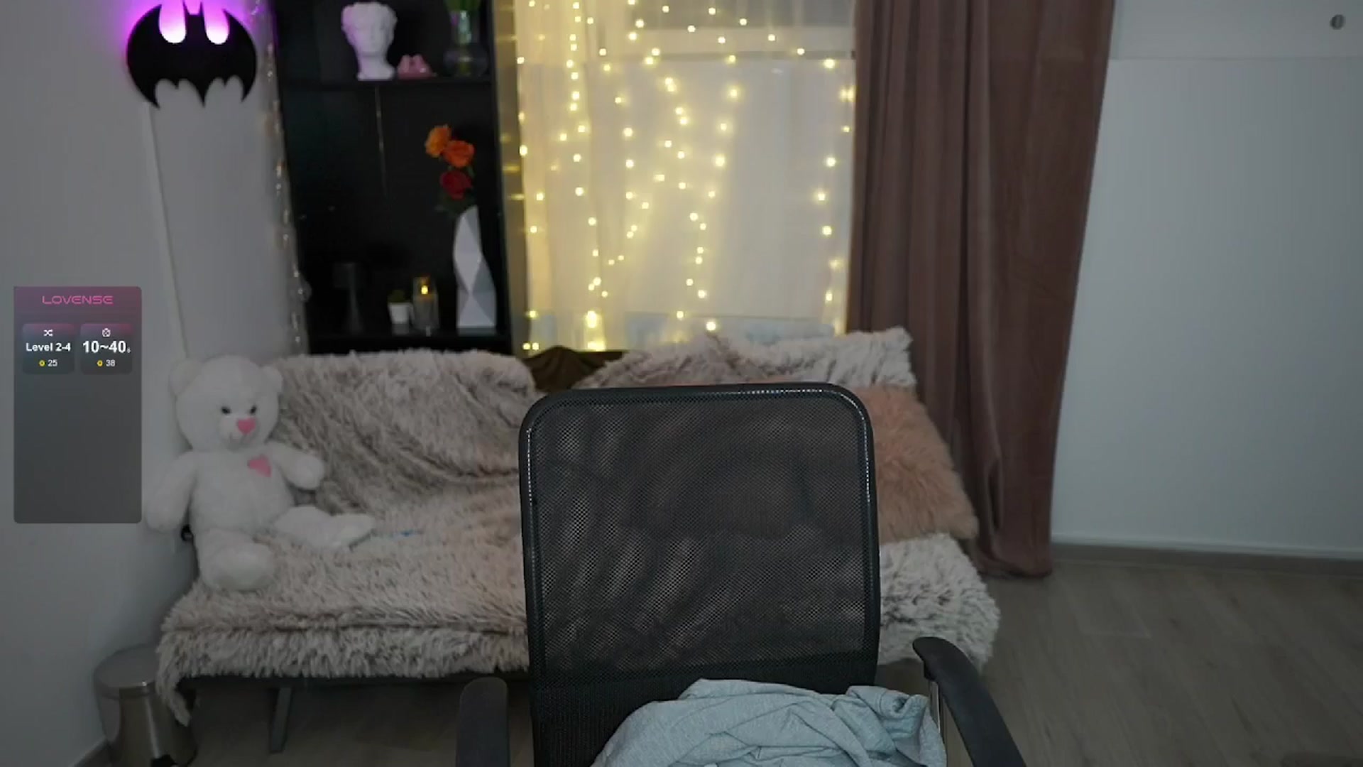 Gallery image thumbnail from Alaina__Fox's myfreecams stream on, 06/02/2024, 18:06 image 18 of 20