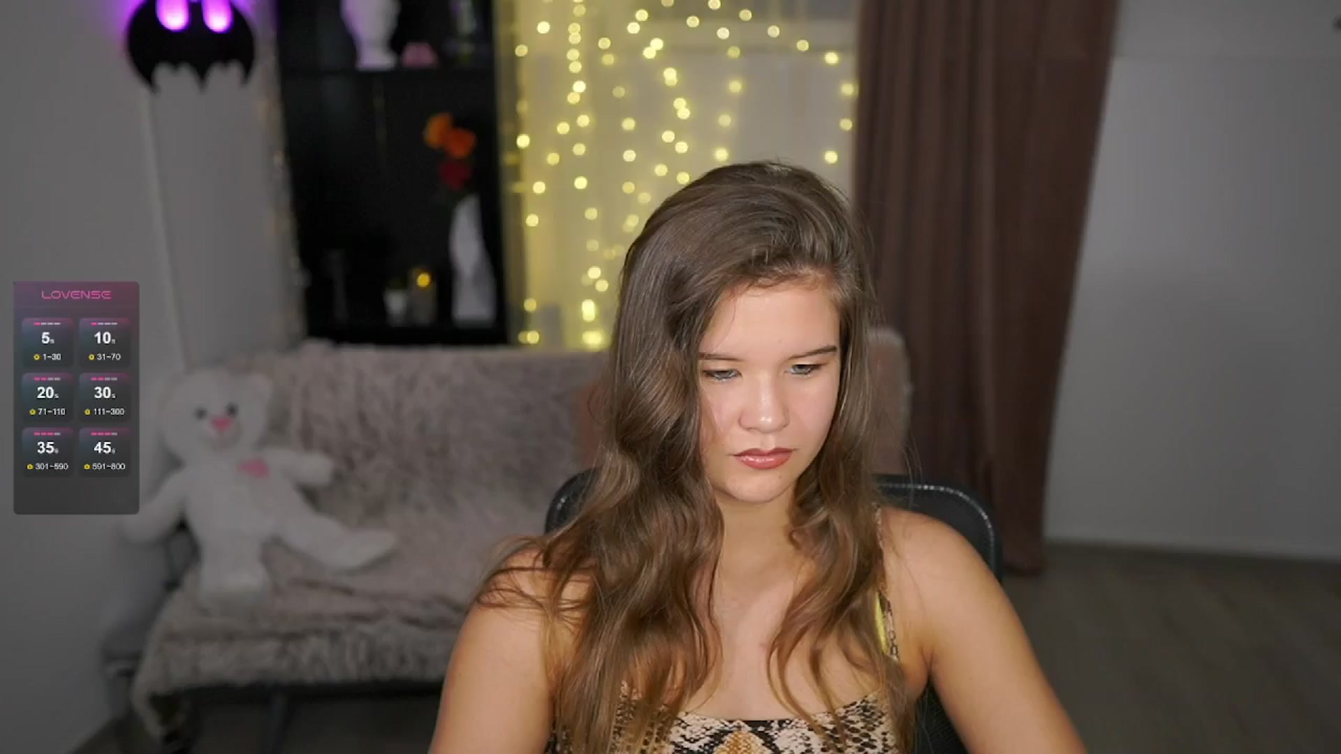 Gallery image thumbnail from Alaina__Fox's myfreecams stream on, 06/04/2024, 18:32 image 8 of 20
