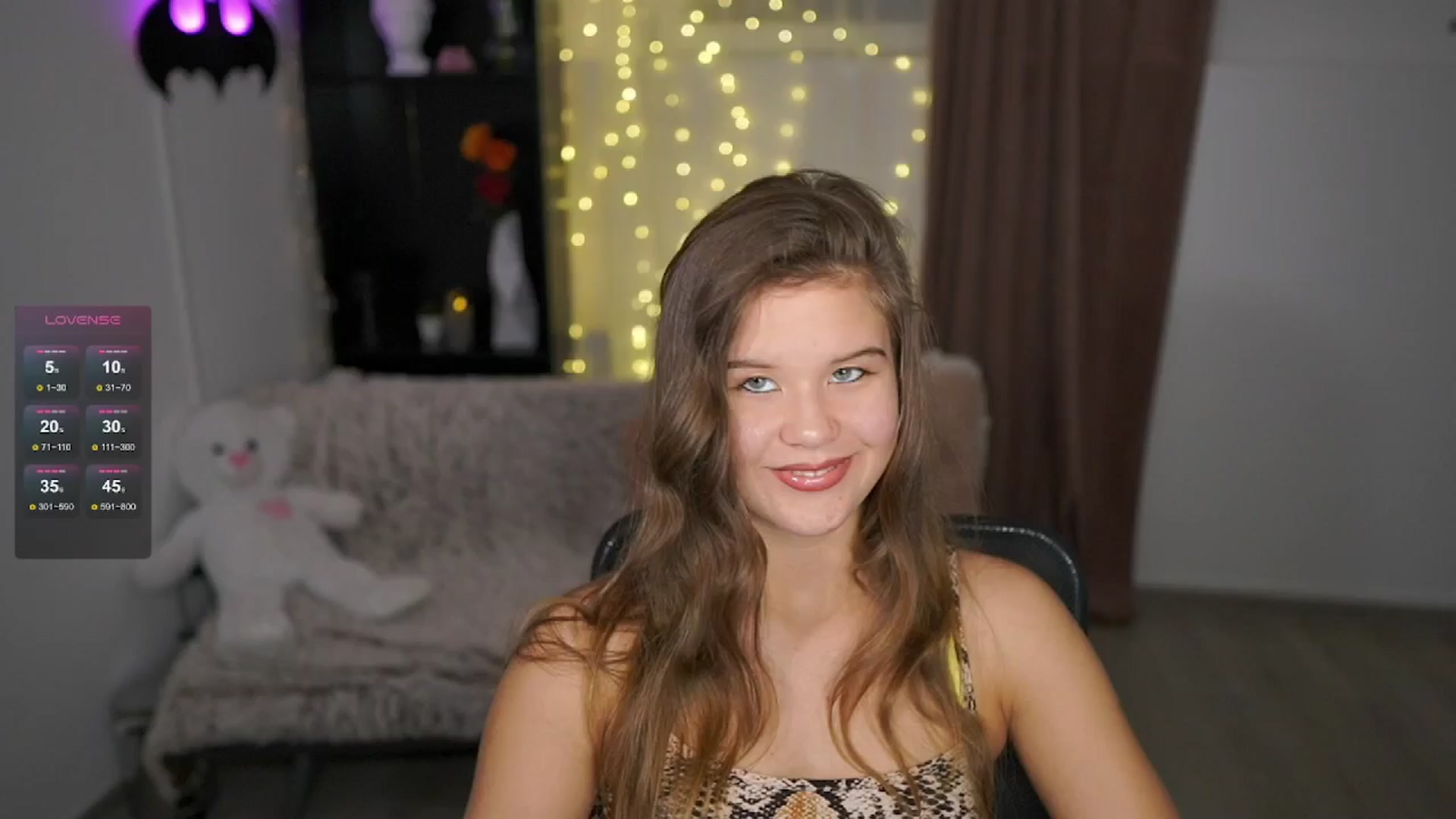 Gallery image thumbnail from Alaina__Fox's myfreecams stream on, 06/04/2024, 18:32 image 9 of 20