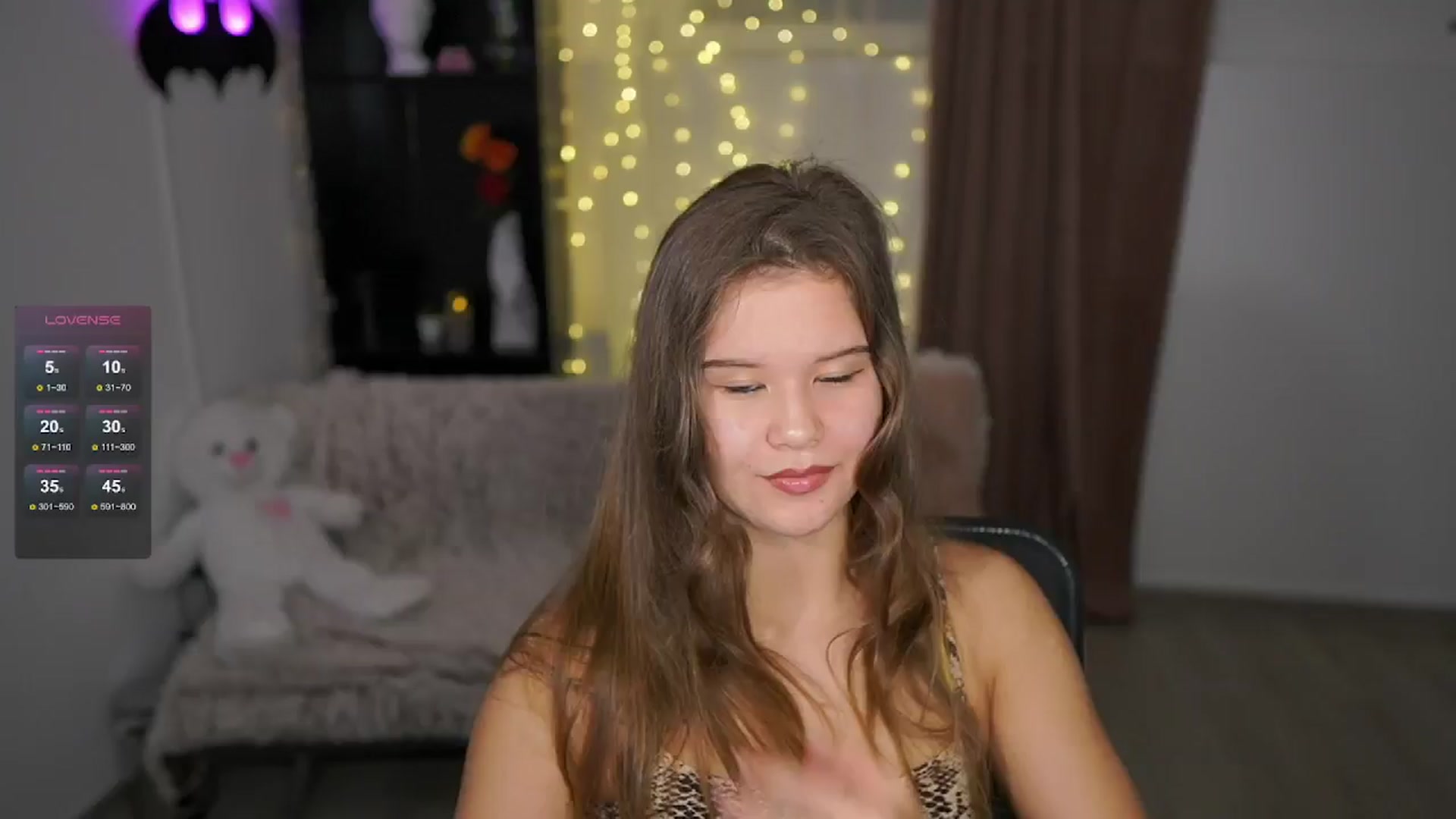 Gallery image thumbnail from Alaina__Fox's myfreecams stream on, 06/04/2024, 18:32 image 4 of 20